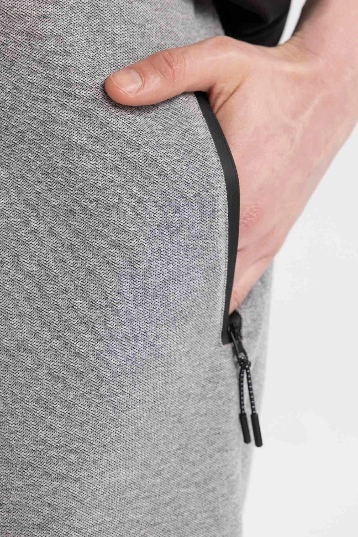 Шорты приталенного кроя с карманами