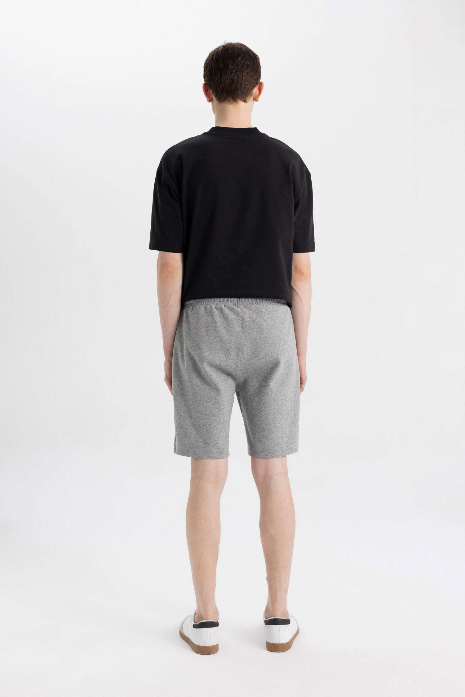 Шорты приталенного кроя с карманами