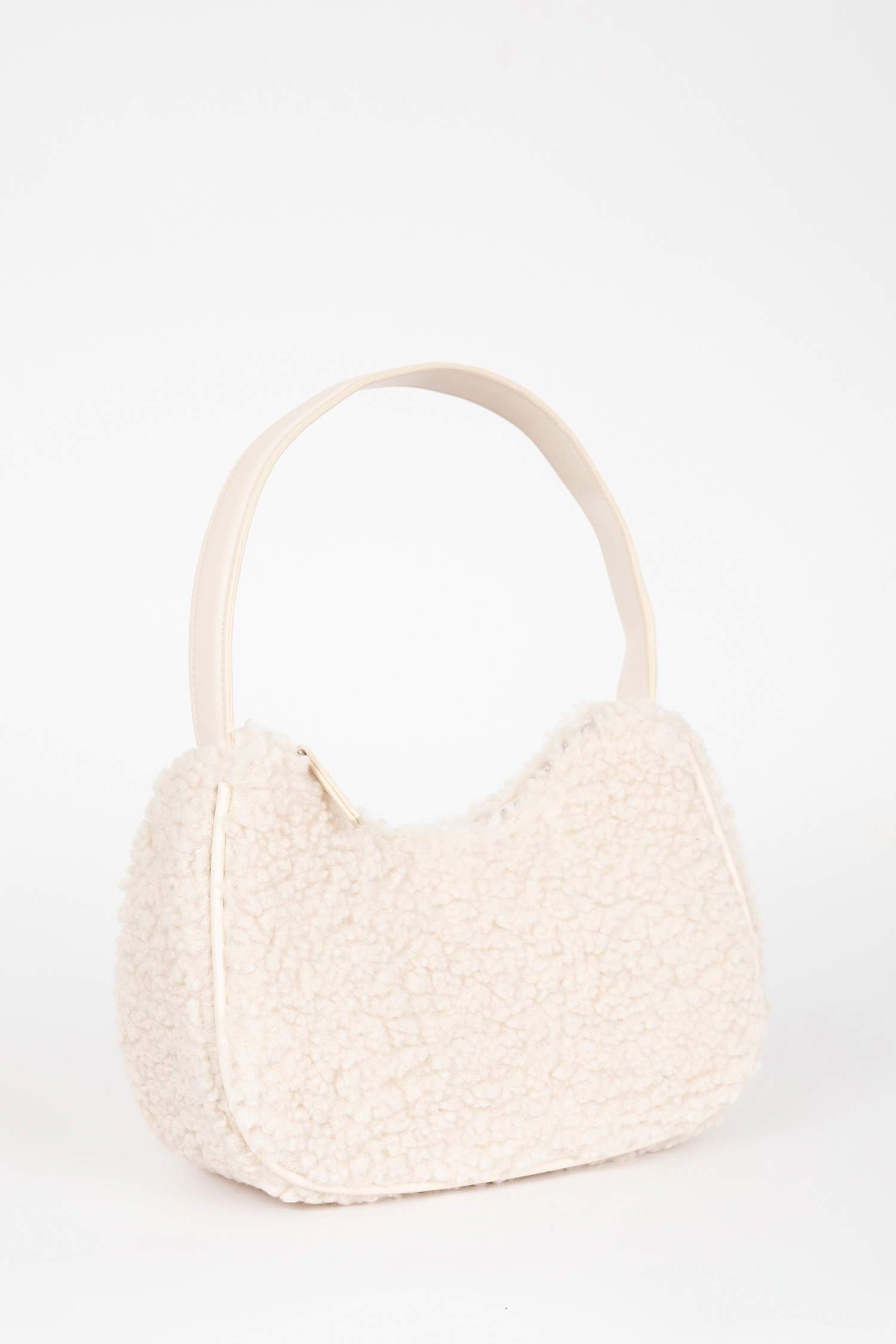 جنطة يد نسائي قطيفة