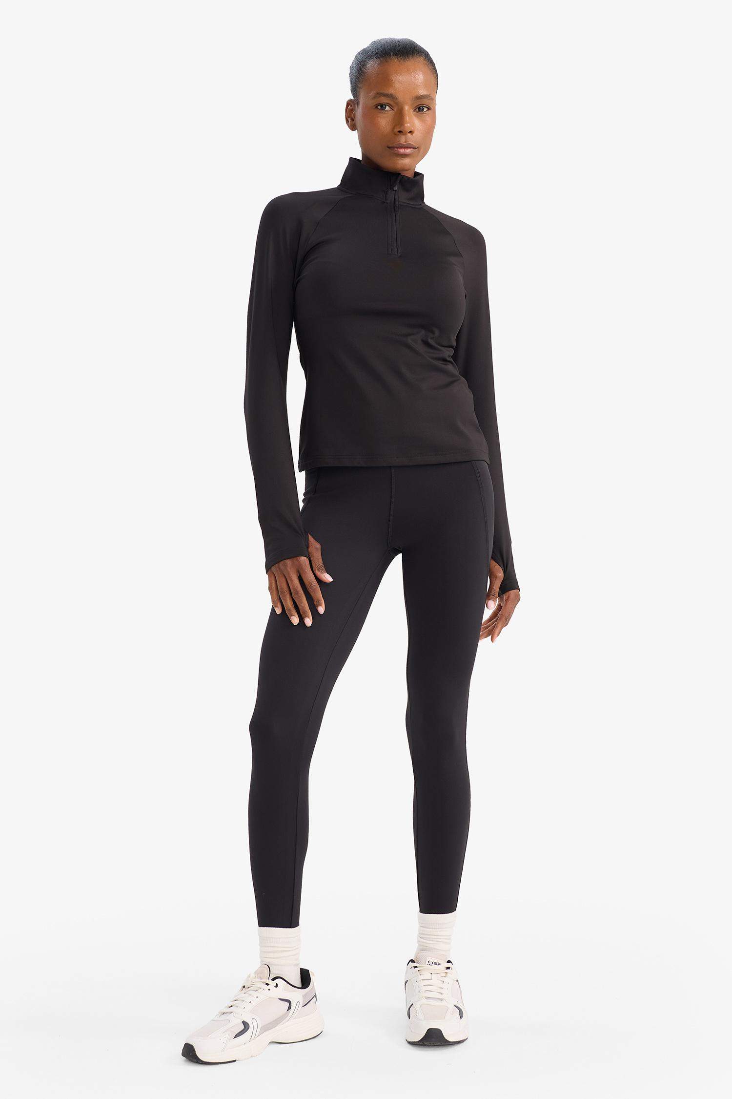 Standart Fit Dik Yaka Sporcu Tişört