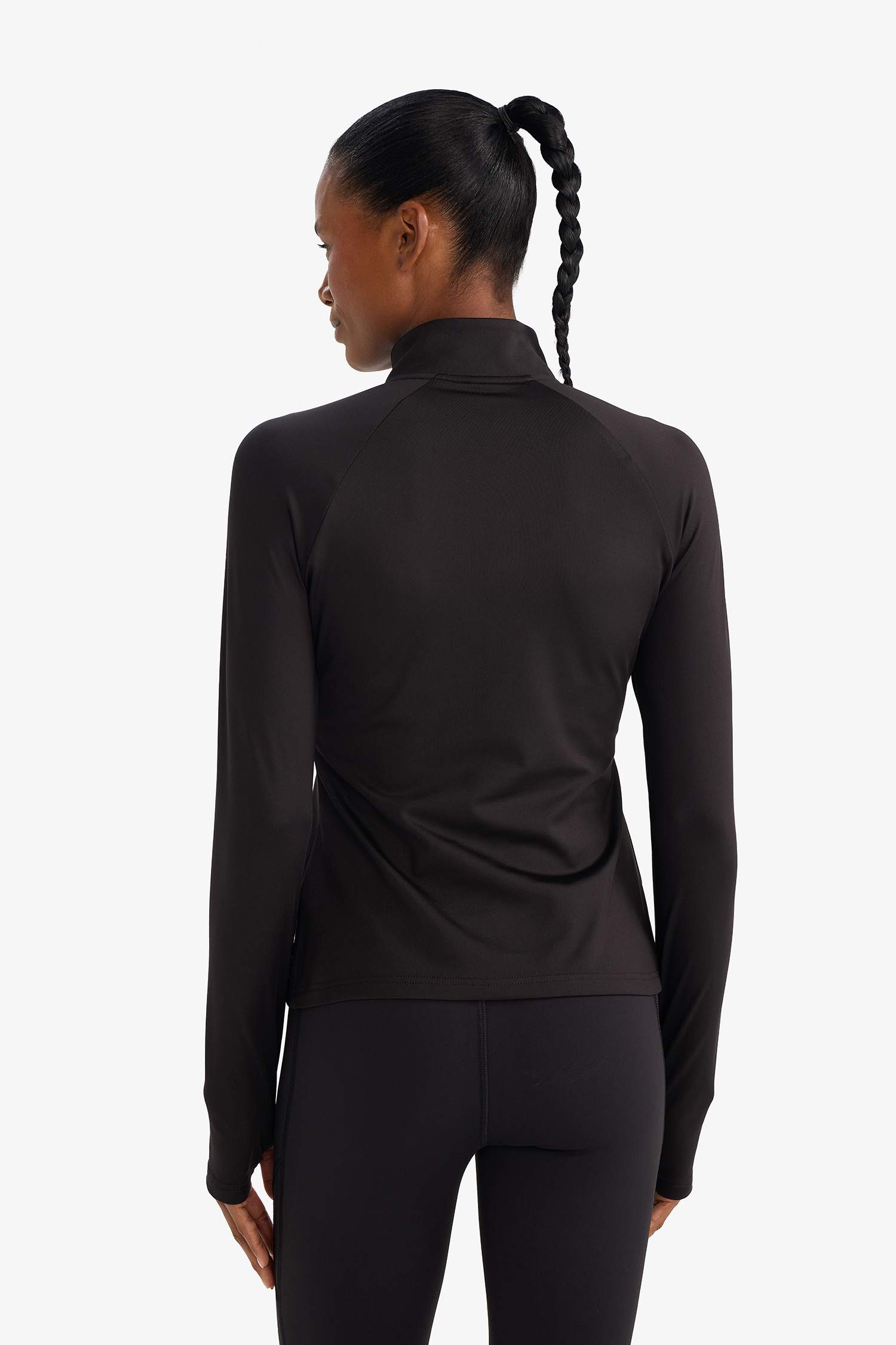 Standart Fit Dik Yaka Sporcu Tişört