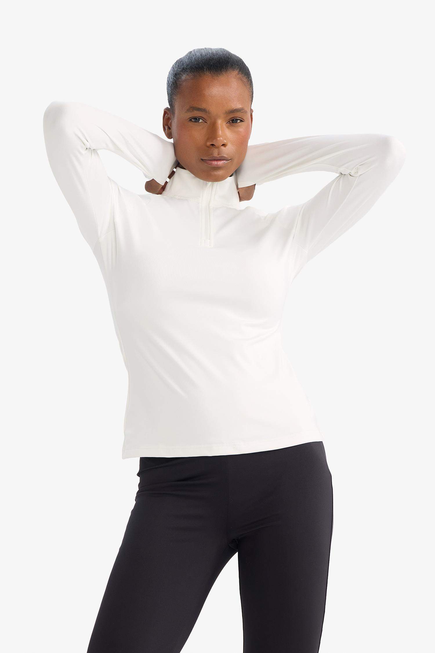 تيشيرت رياضي قصة عادية برقبة عالية