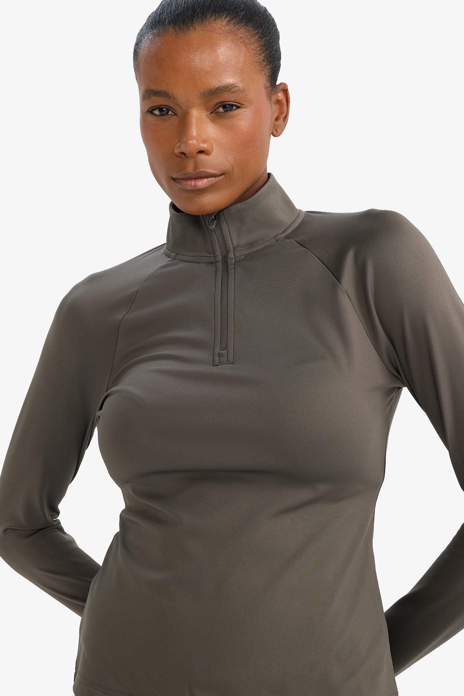 Standart Fit Dik Yaka Sporcu Tişört