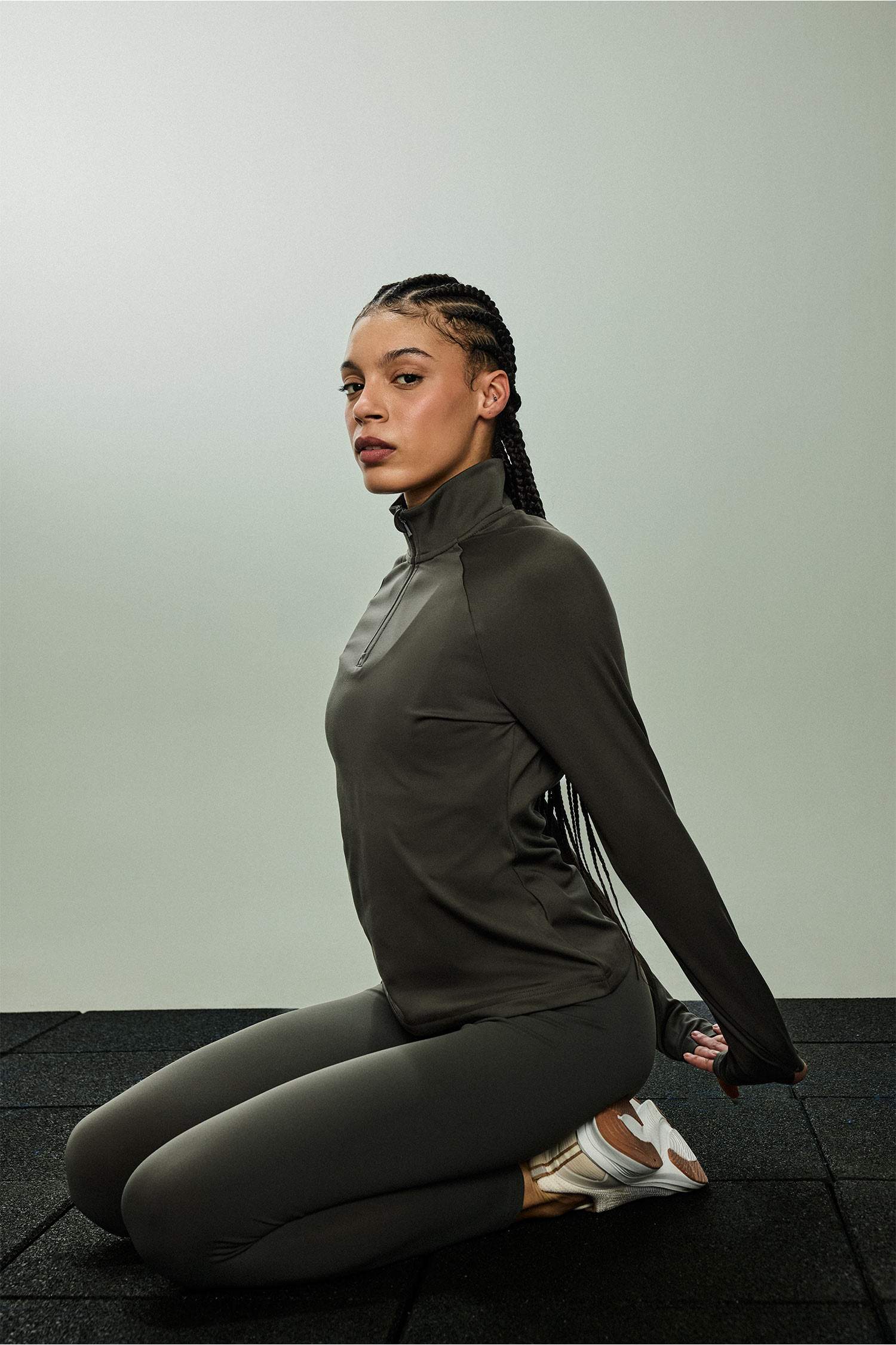 Standart Fit Dik Yaka Sporcu Tişört