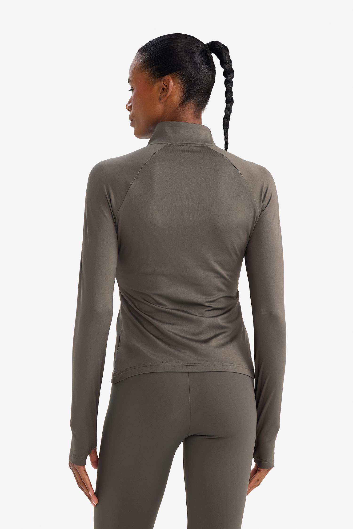 Standart Fit Dik Yaka Sporcu Tişört