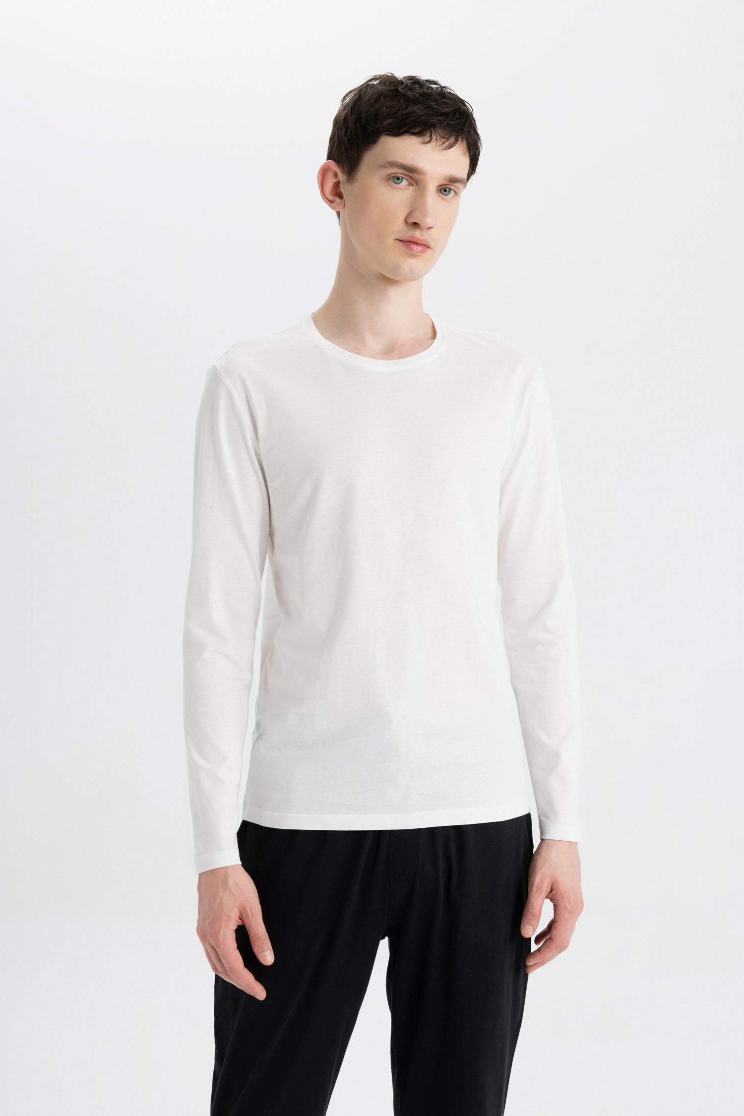 Футболка с круглым вырезом