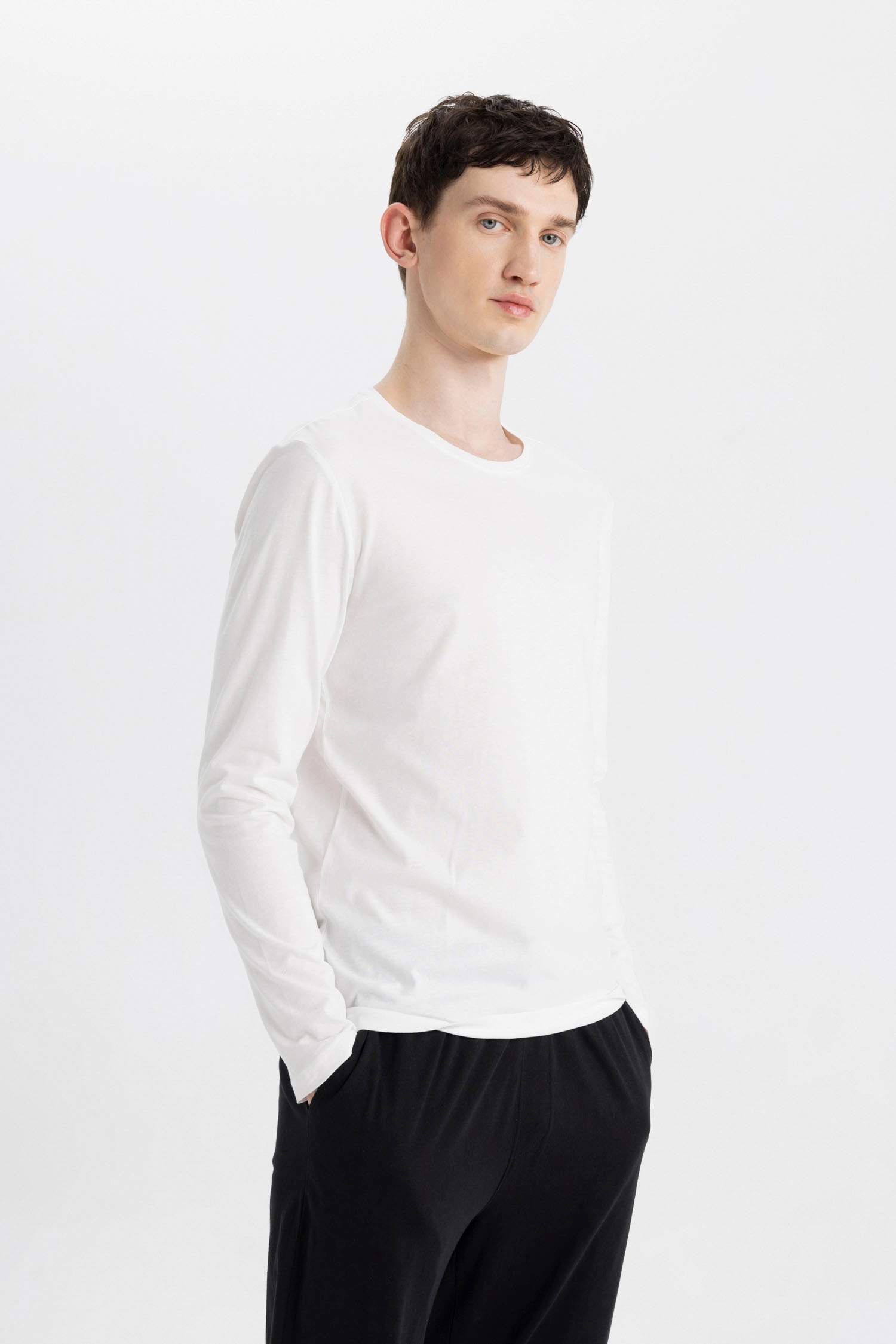 Футболка с круглым вырезом