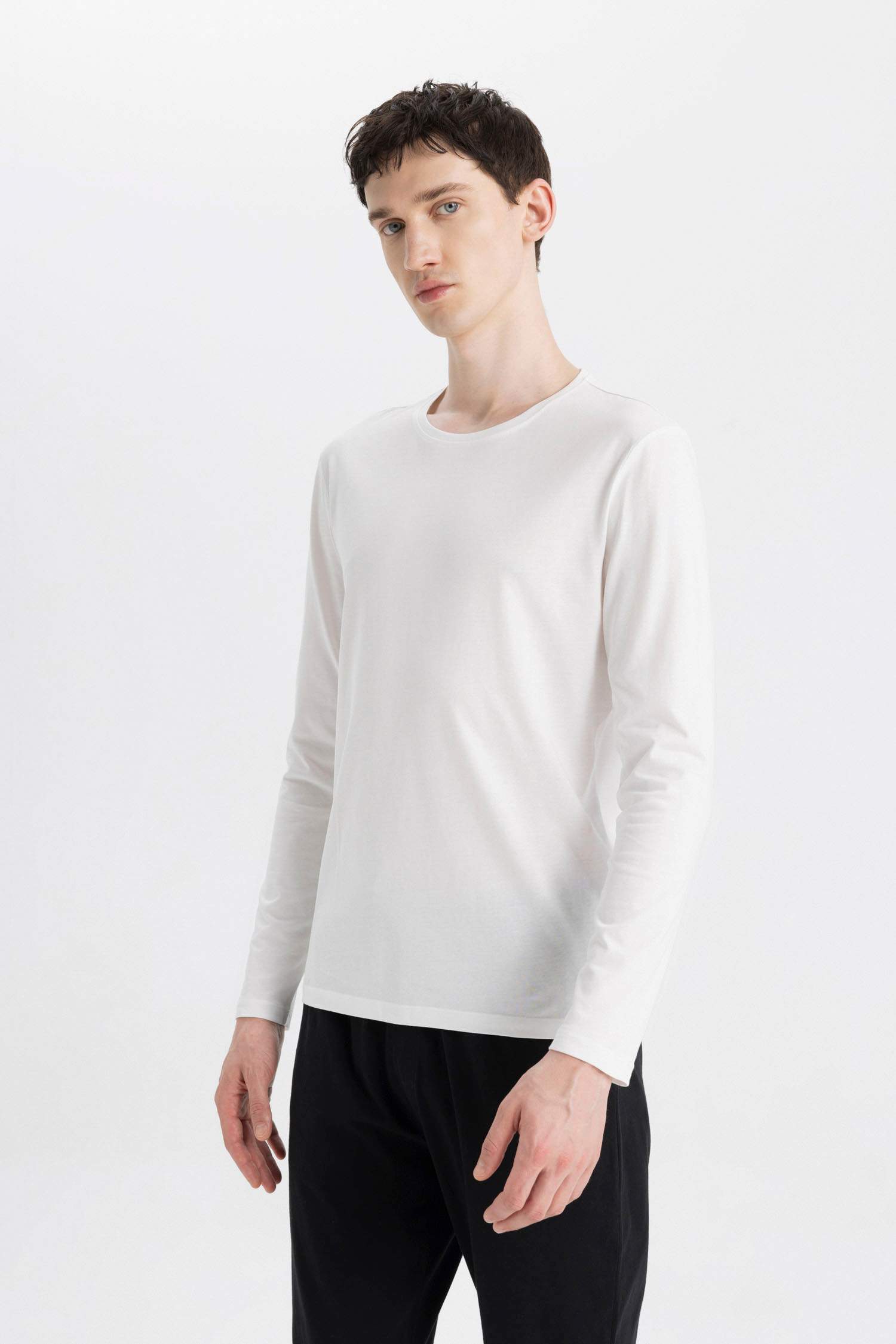 Футболка с круглым вырезом