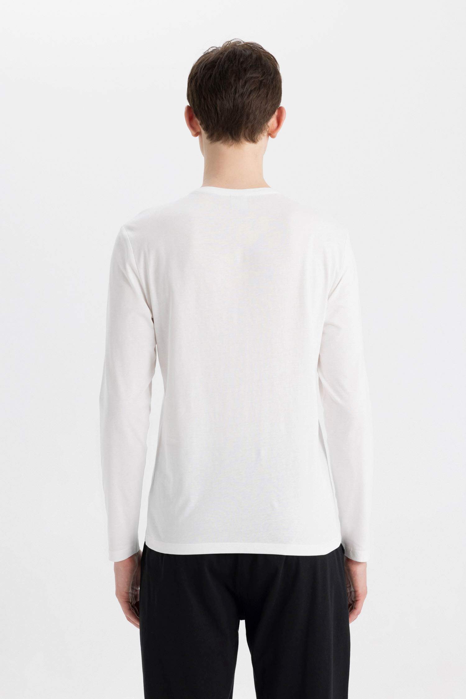 Футболка с круглым вырезом