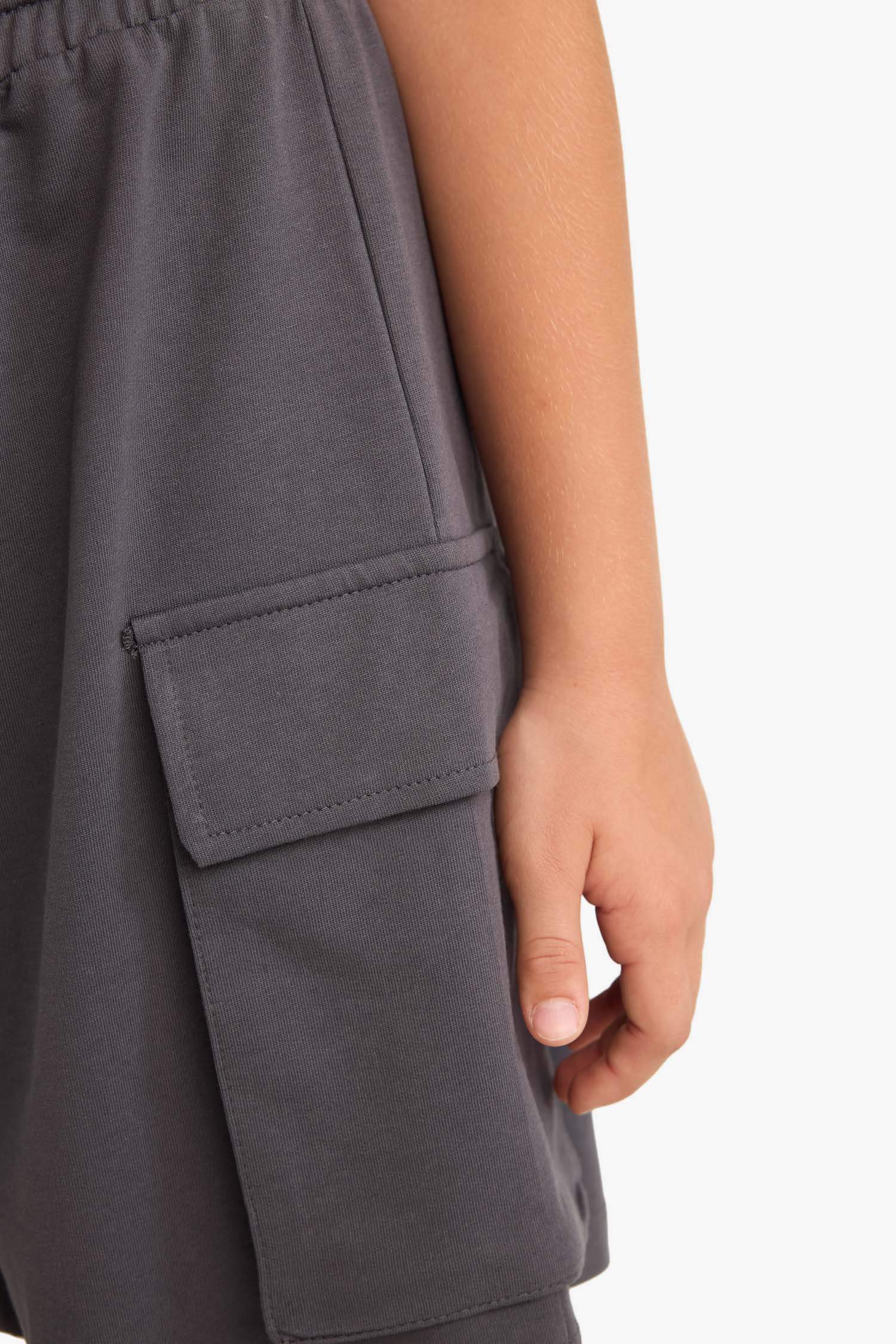 شورت كارجو بناتي قماش رقيق بجيب