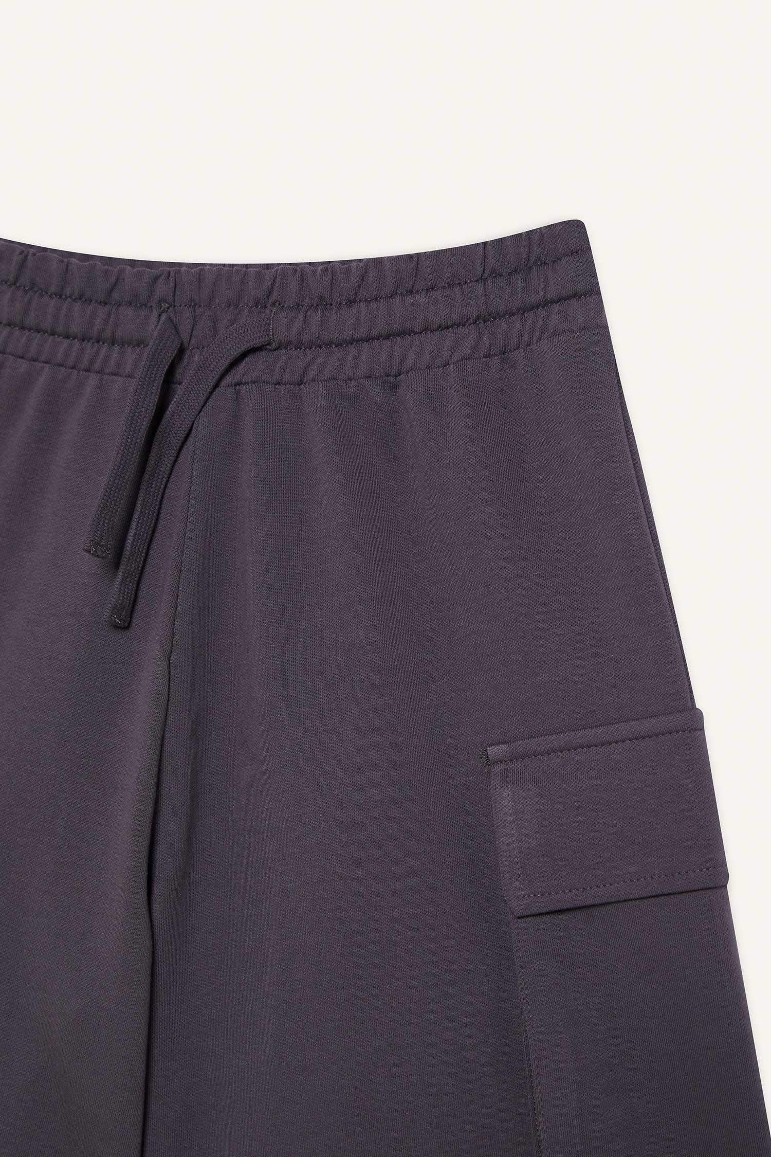 شورت كارجو بناتي قماش رقيق بجيب