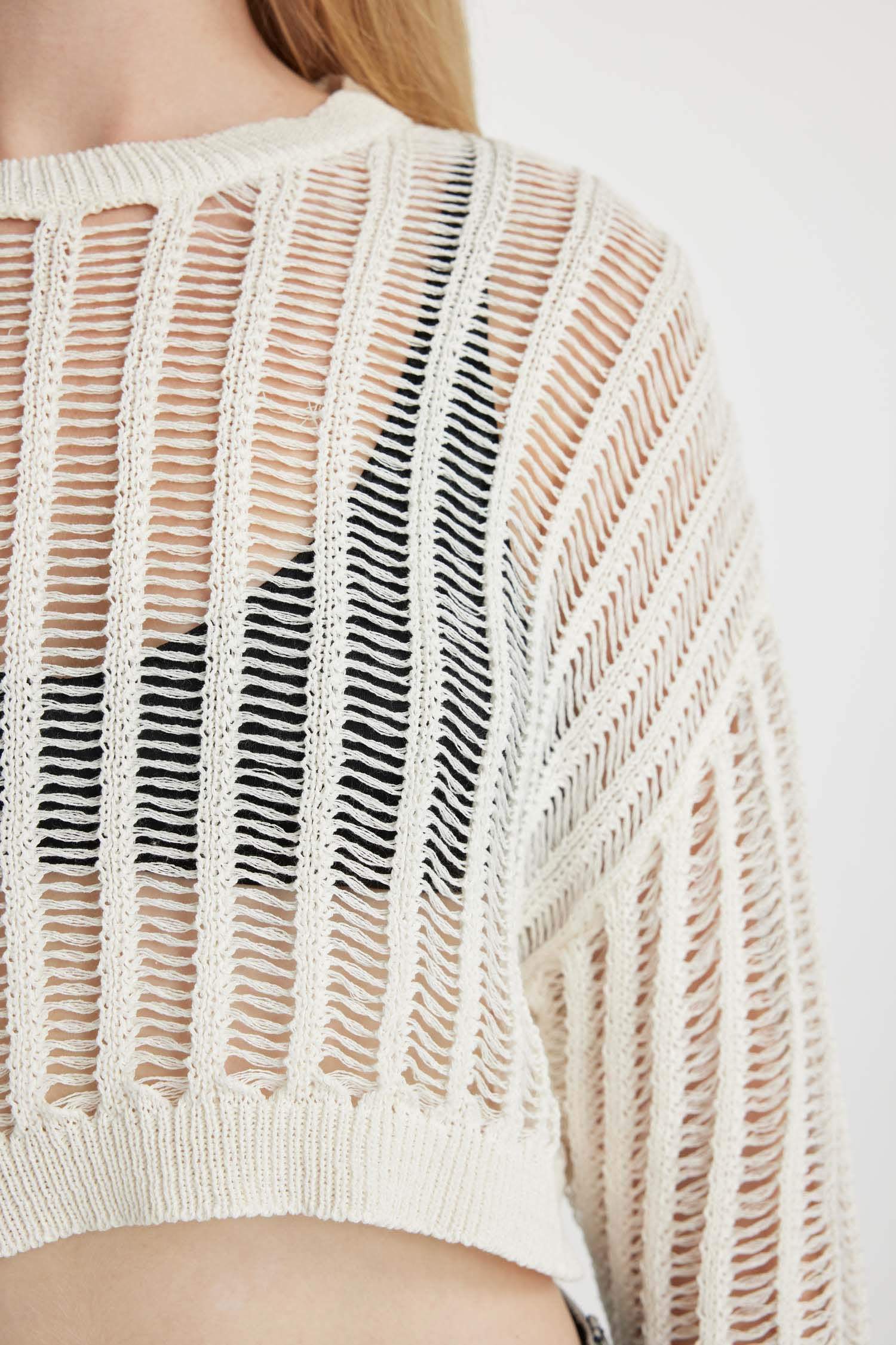 Пуловер стандартного крою з круглим вирізом трикотажний для жінок