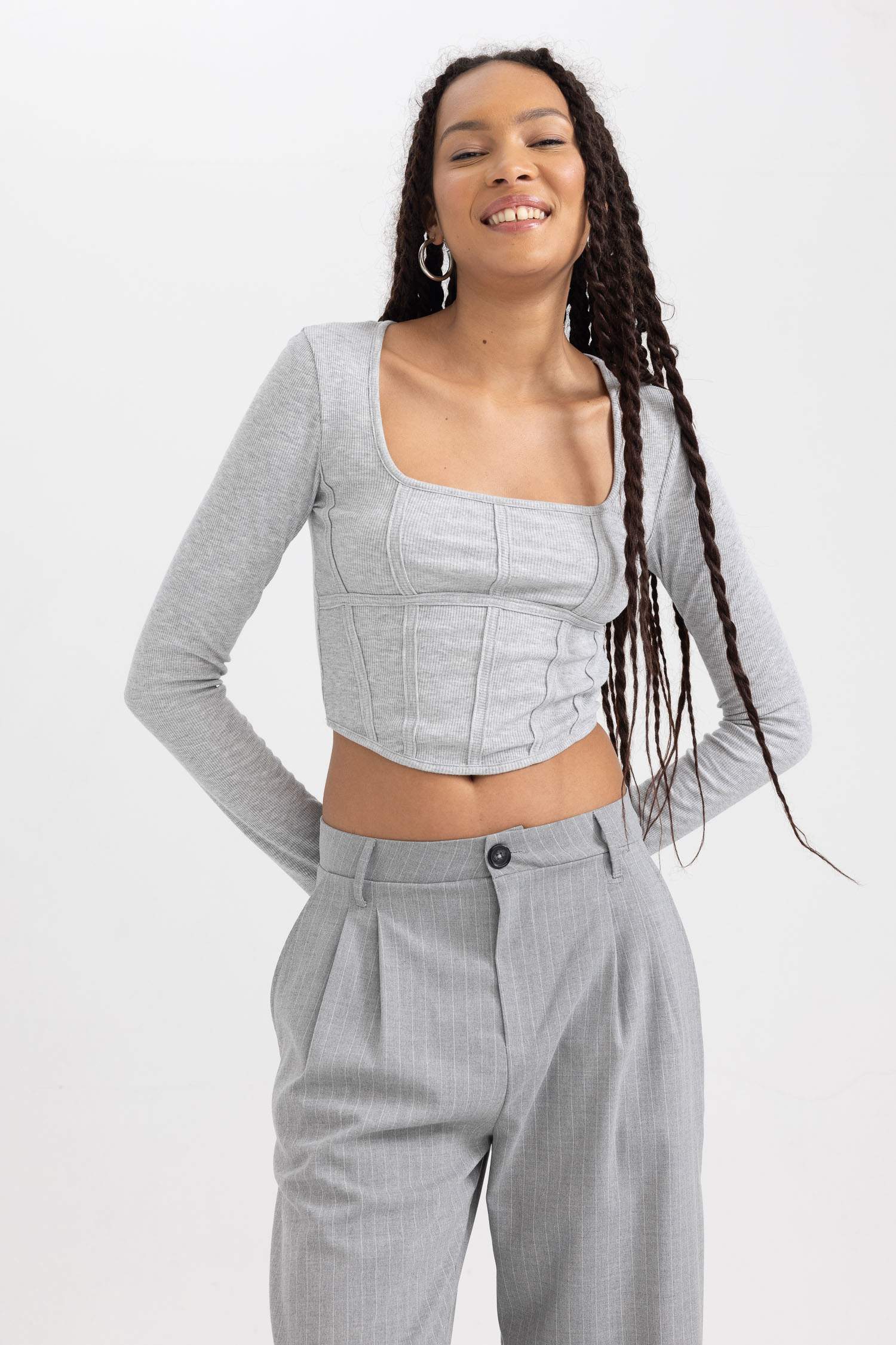 дөңгелек жаға тоқылған Ұзын жеңді футболка