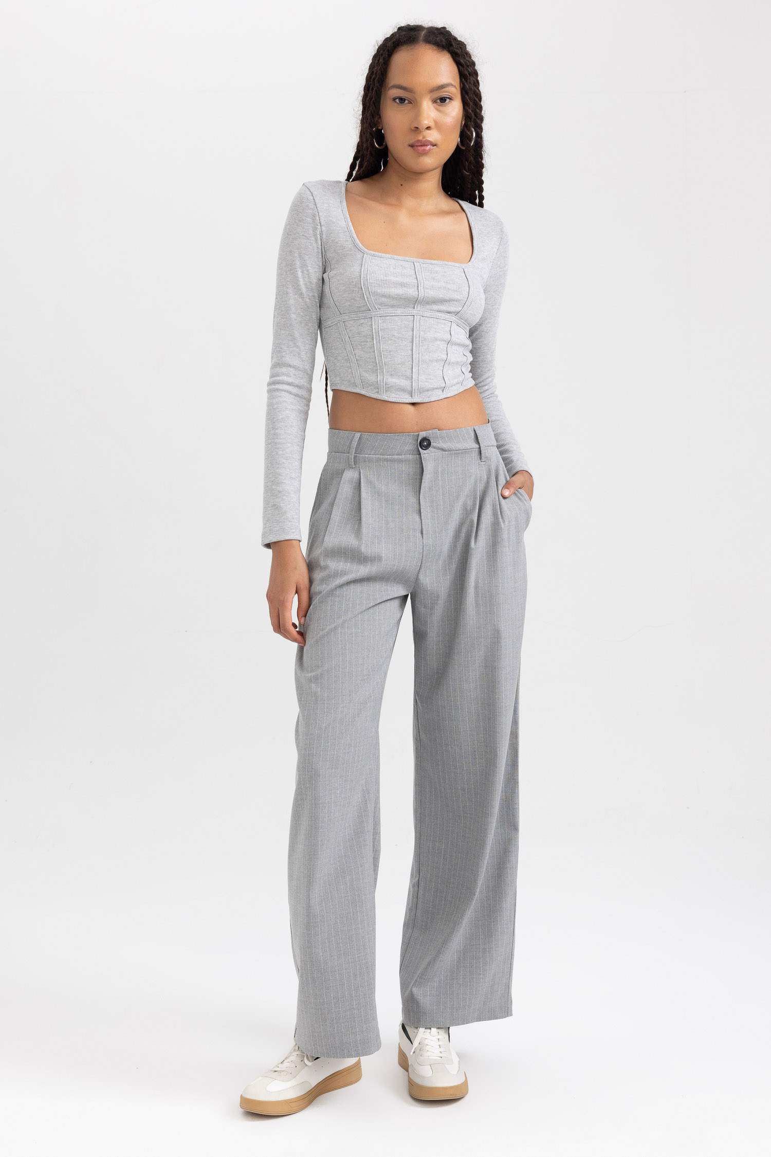 дөңгелек жаға тоқылған Ұзын жеңді футболка