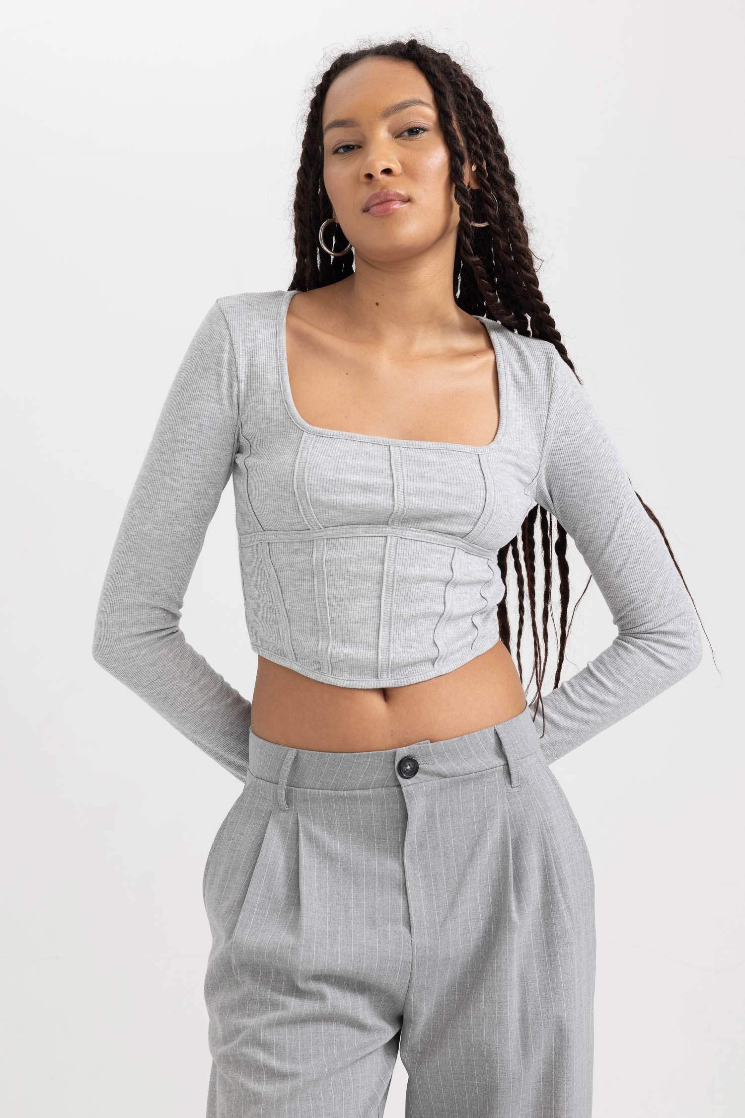 дөңгелек жаға тоқылған Ұзын жеңді футболка