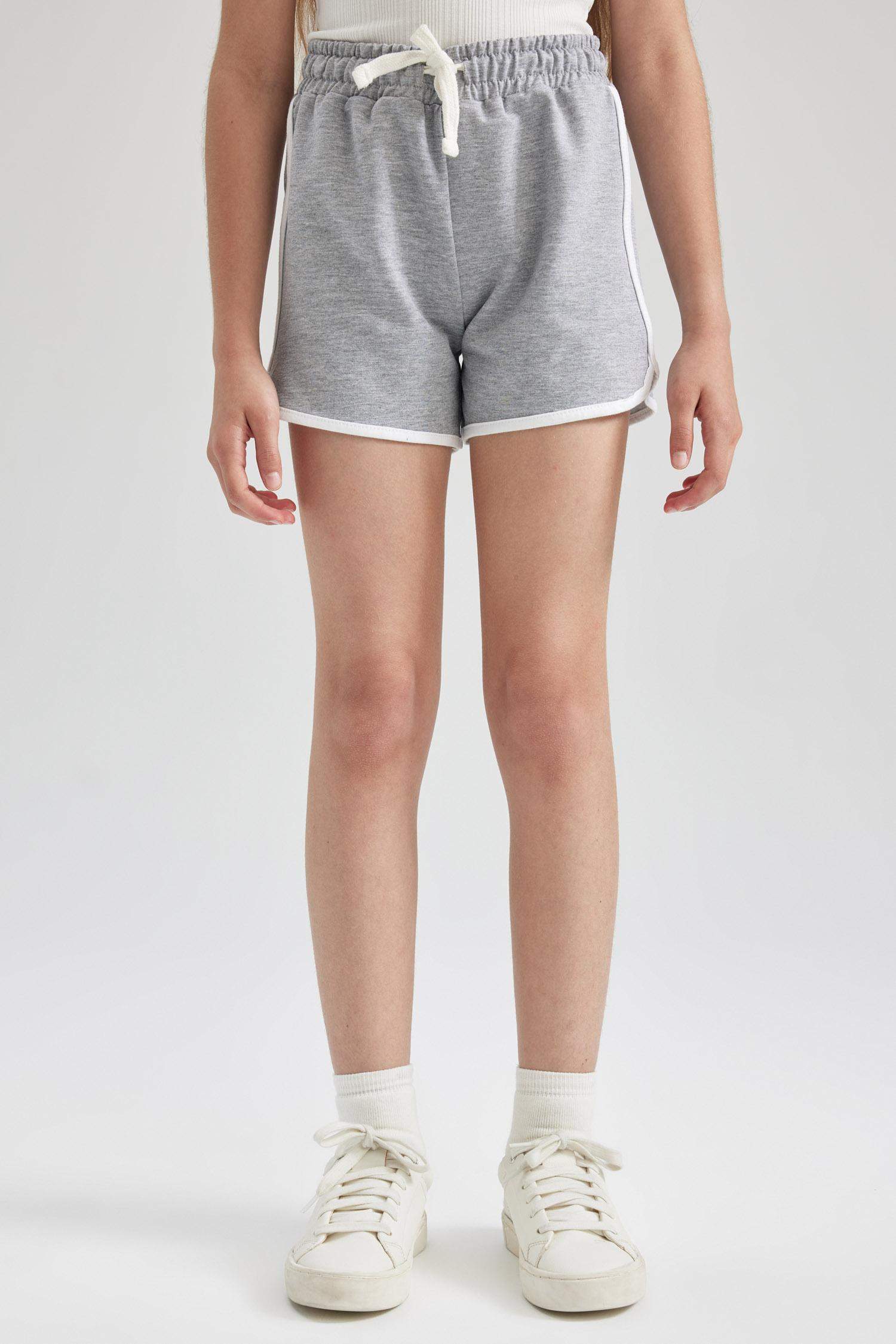 شورت بناتي قصة عادية