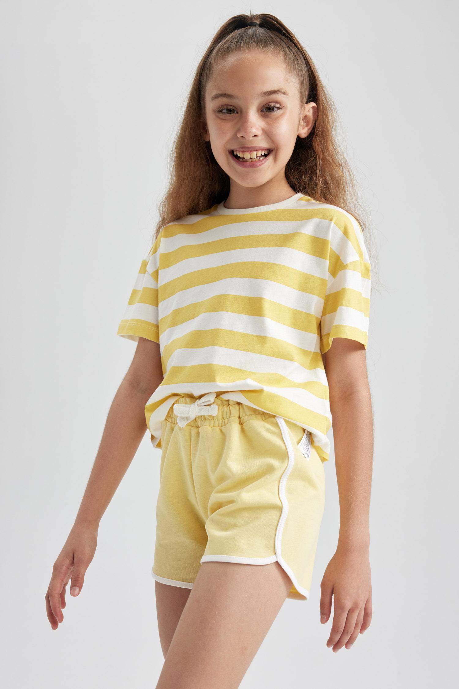 شورت بناتي قصة عادية