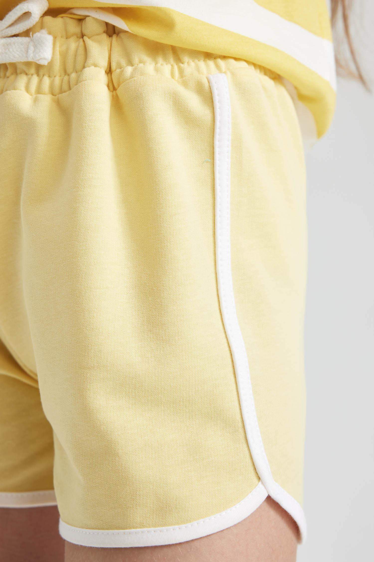 شورت بناتي قصة عادية