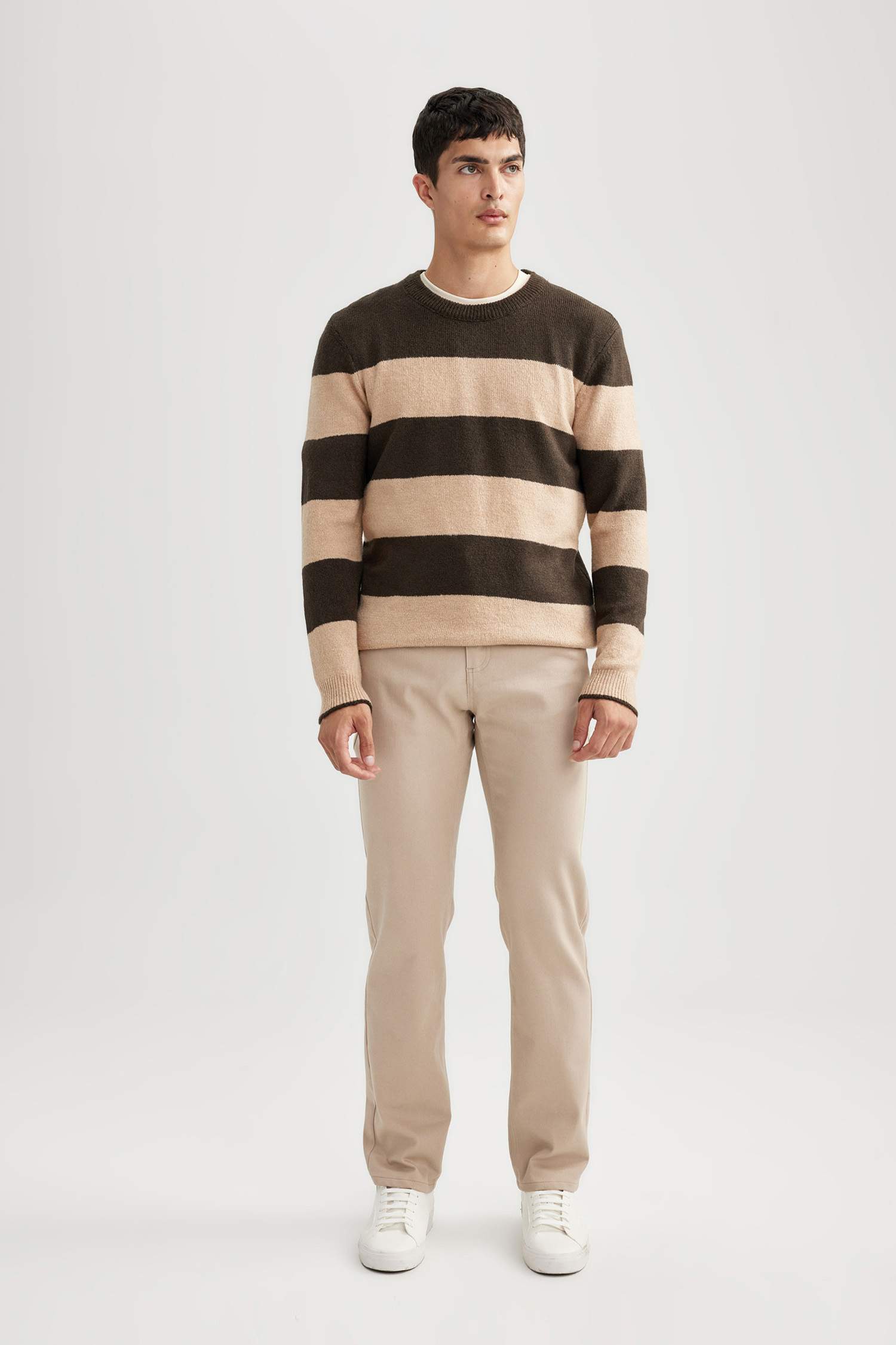 بلوفر تريكو قصة مريحة برقبة مستديرة