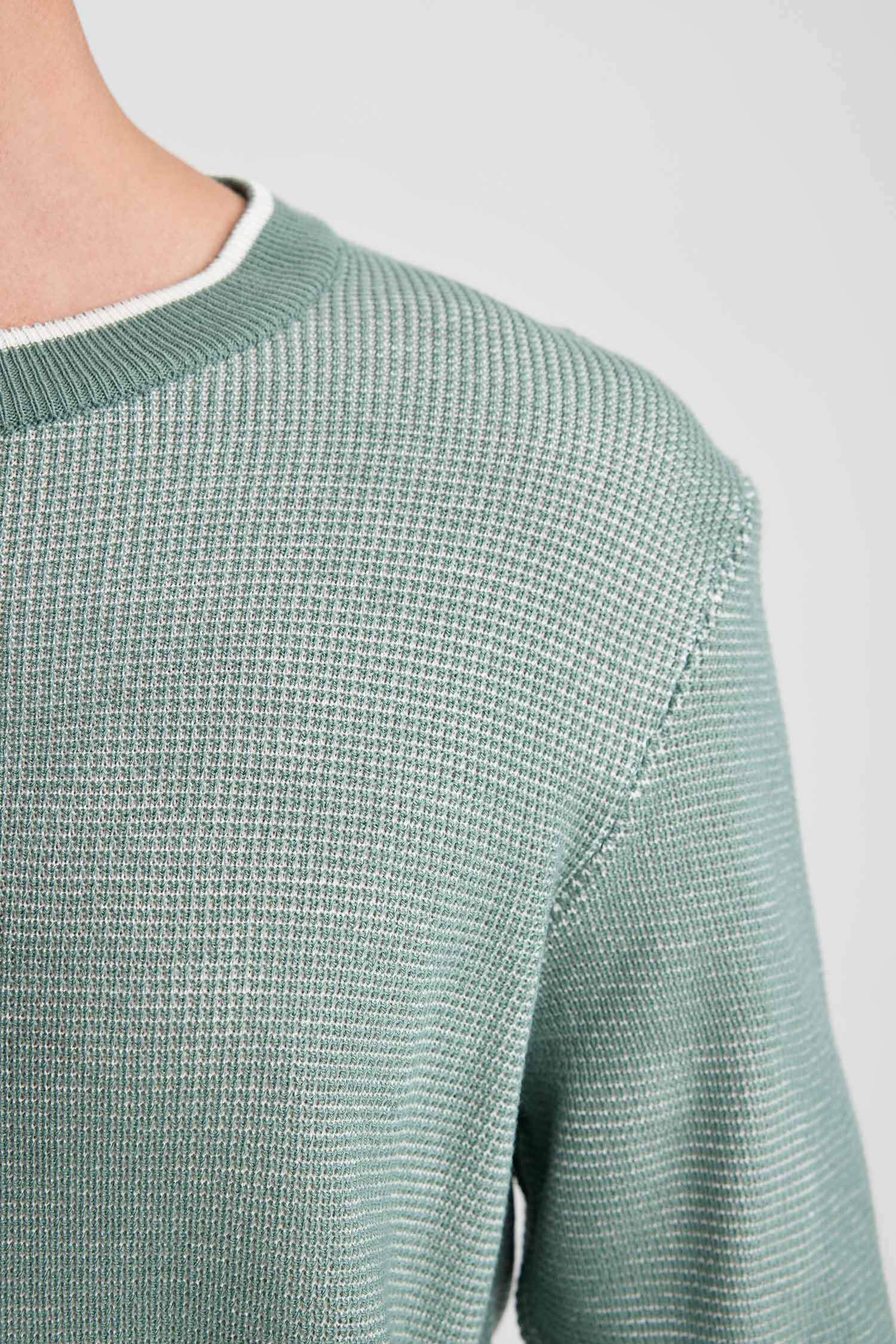 بلوفر تريكو قصة عادية برقبة مستديرة