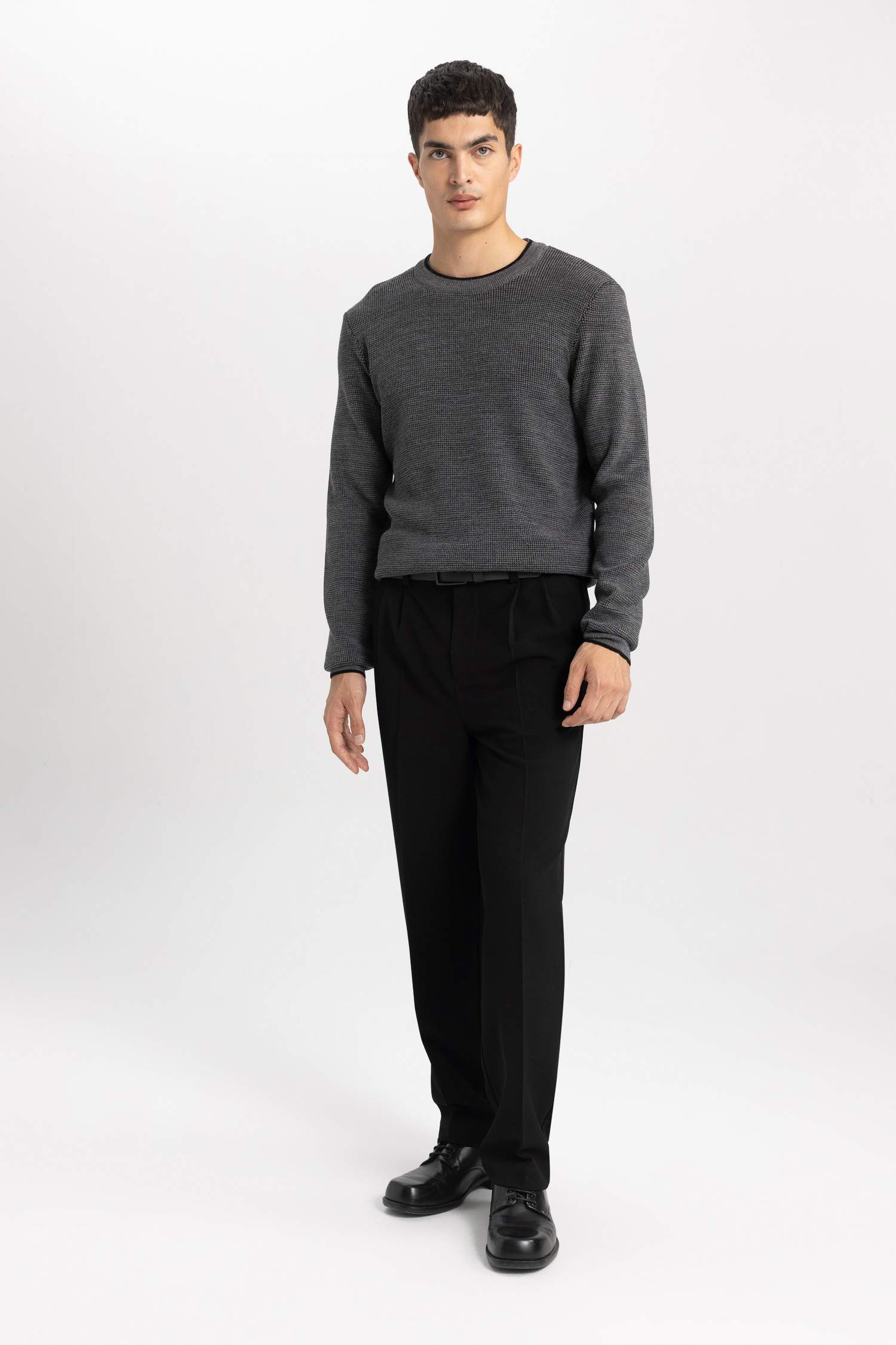 Standard Fit Crew Neck Pullover