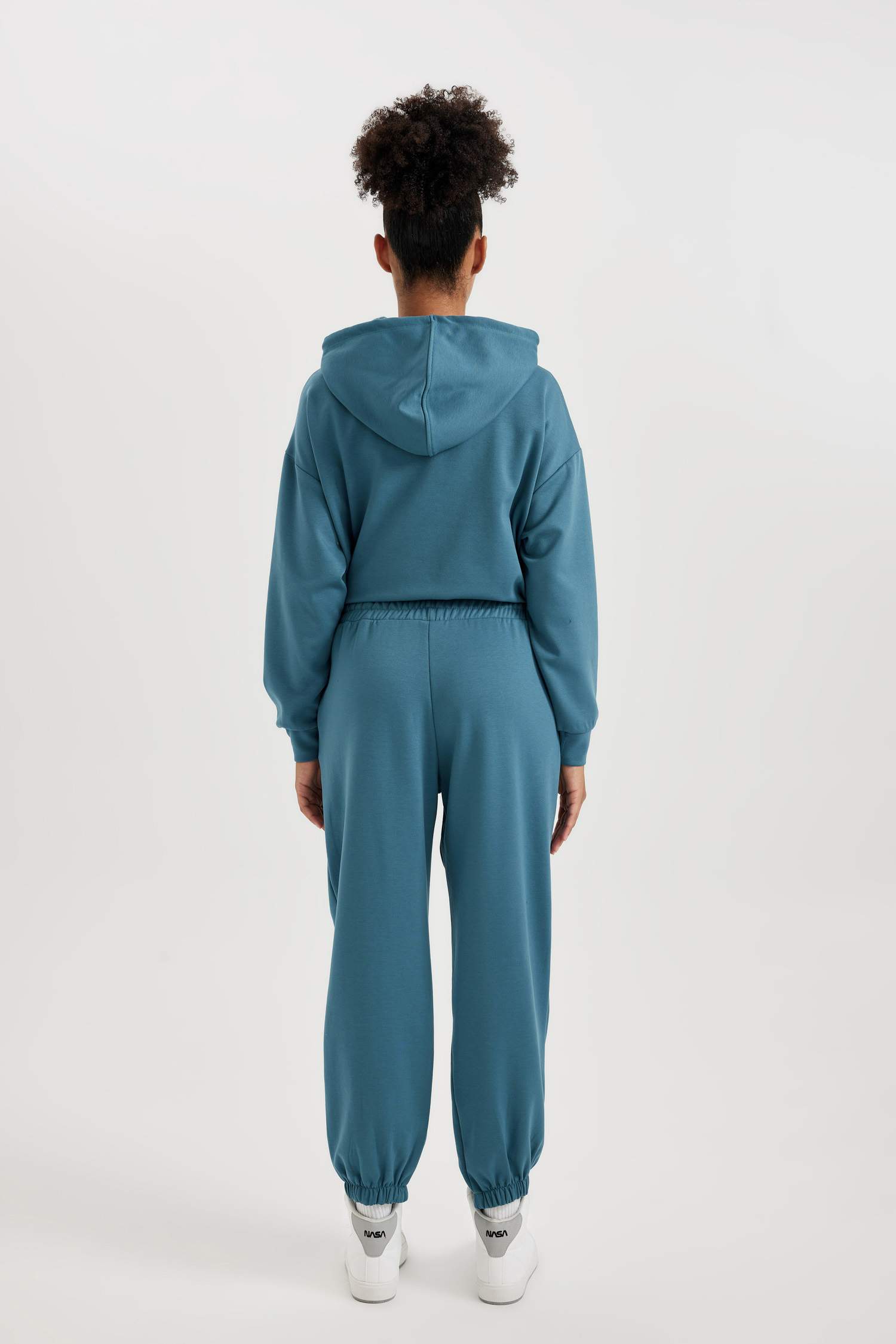 بنطلون بجامة رياضي اوفر سايز بجيب من DeFactoFit