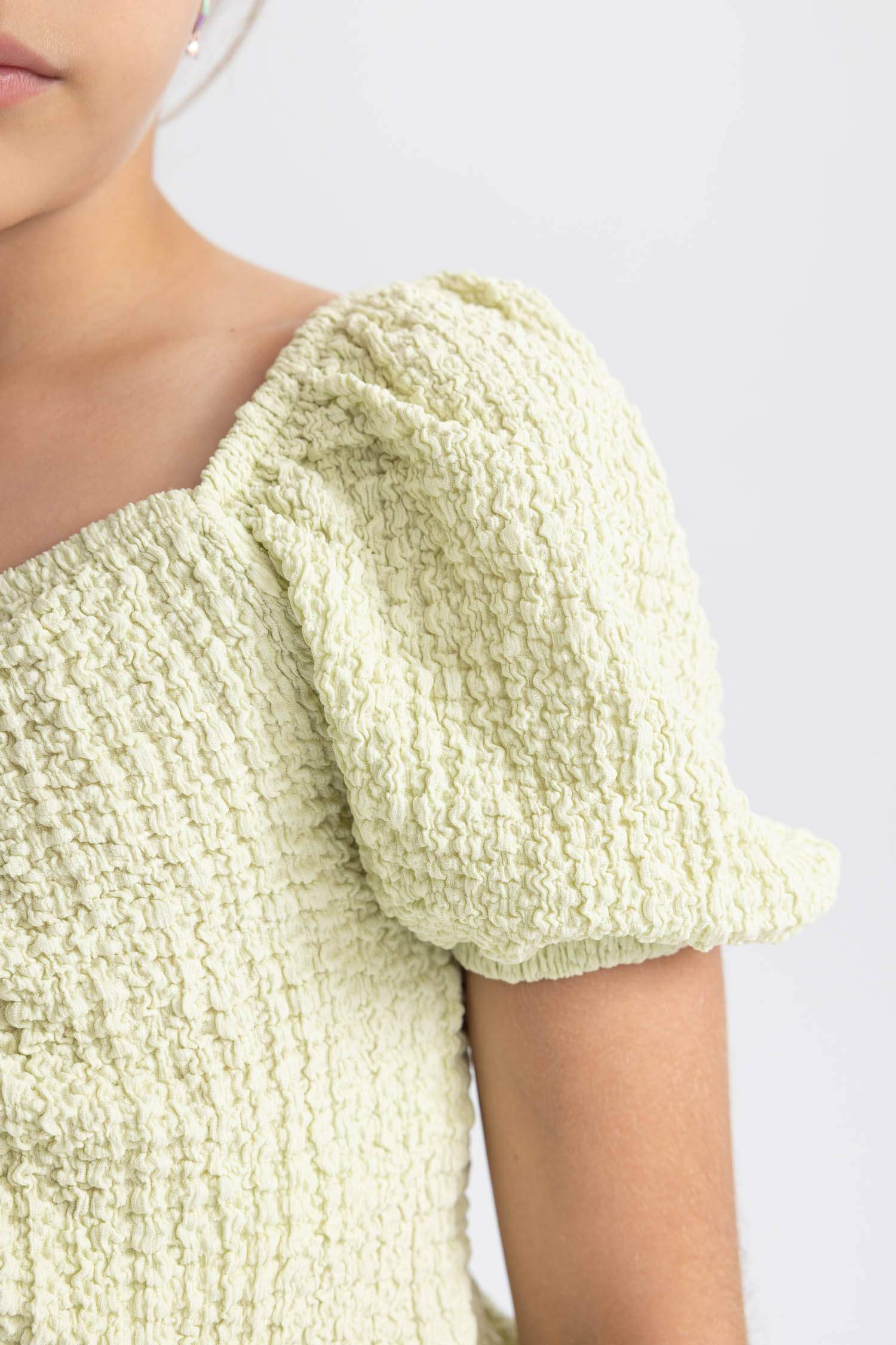 تي شيرت  كروب توب بناتي نص كم