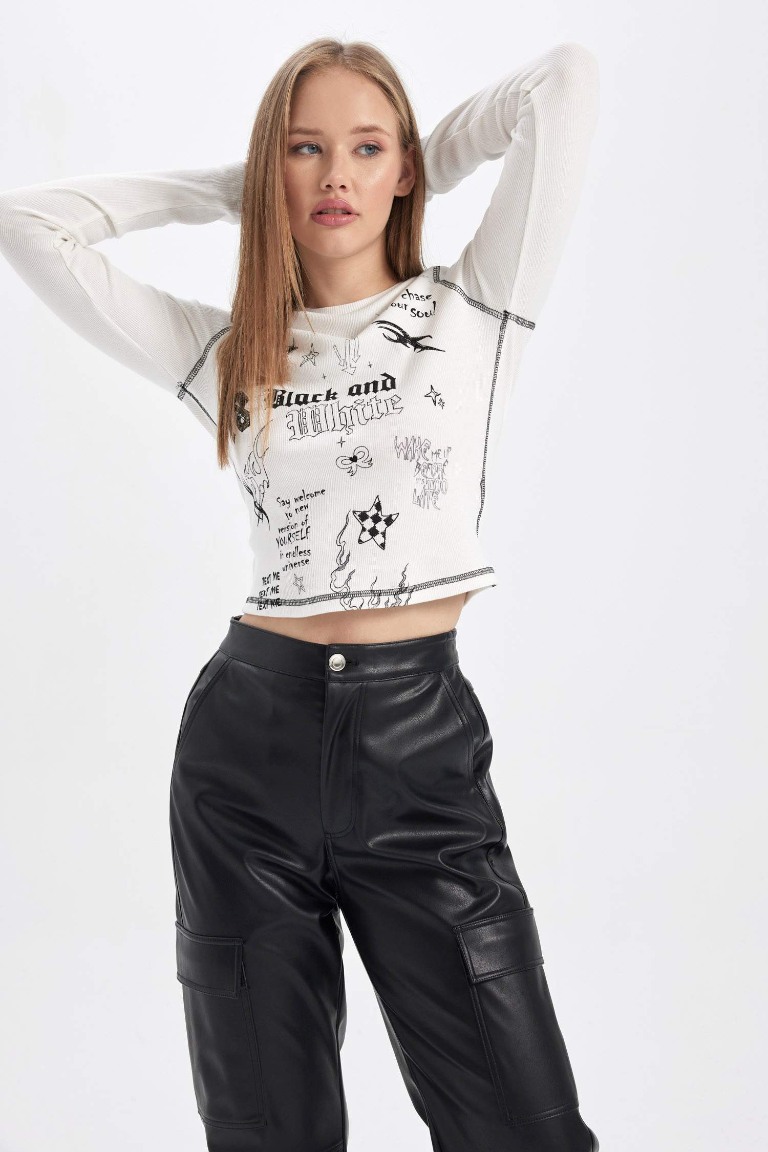 تيشيرت ردن طويل مضلع مطبوع