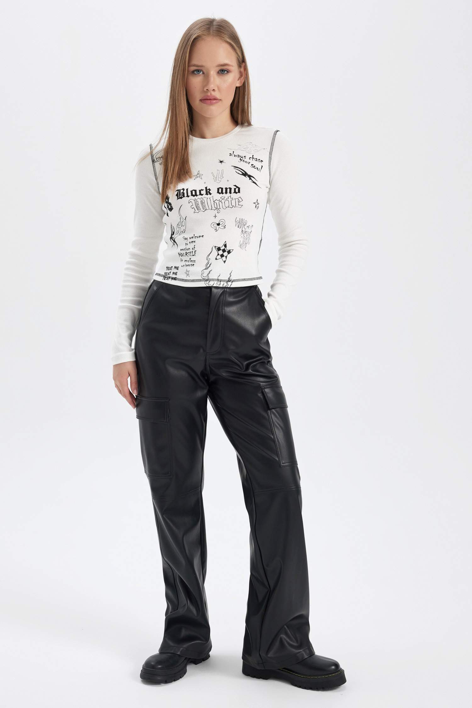 تيشيرت ردن طويل مضلع مطبوع