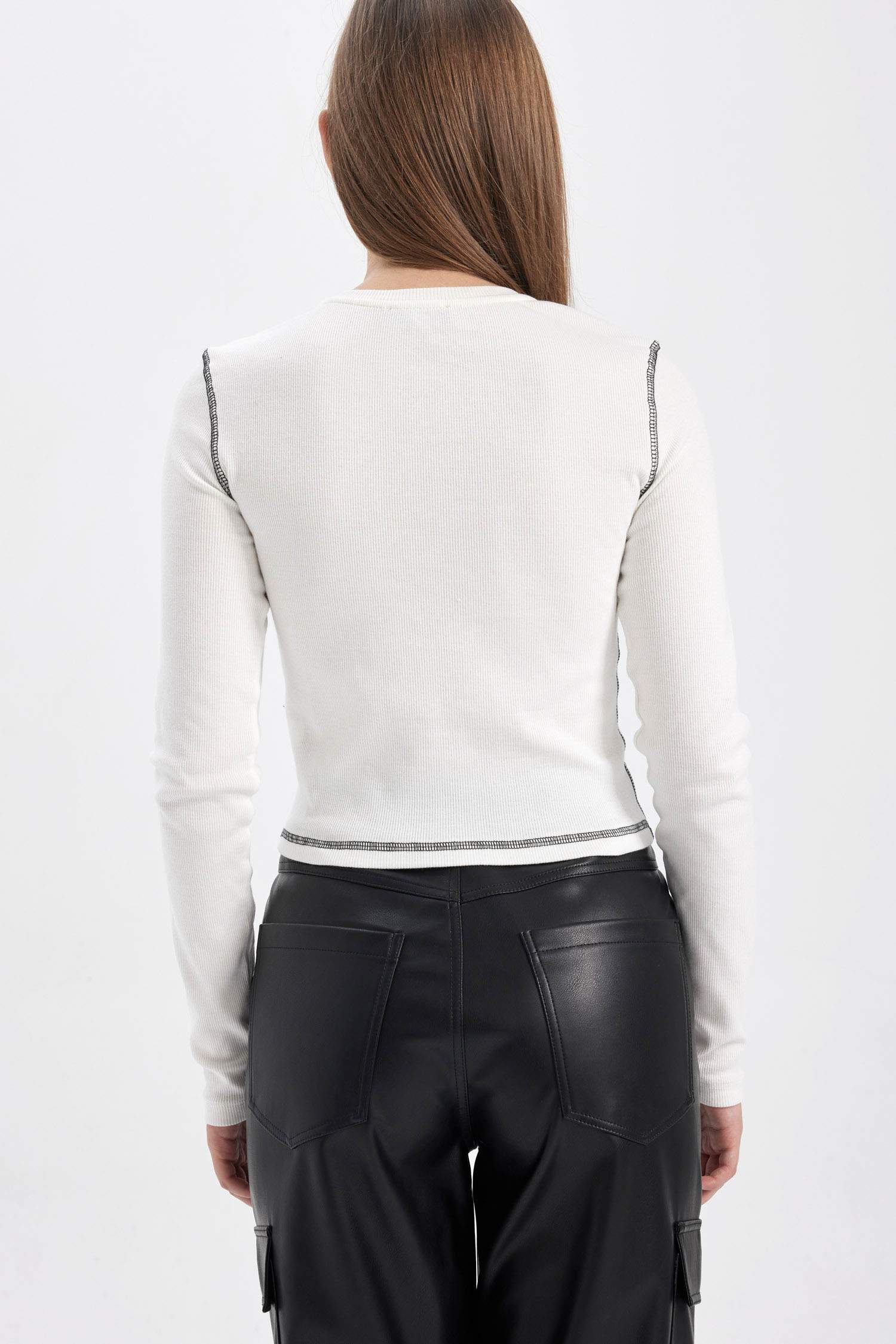 تيشيرت ردن طويل مضلع مطبوع