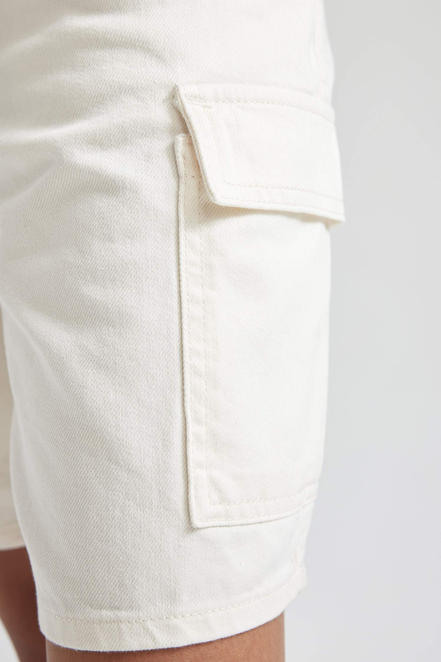 شورت قطن برمودا جينز كتان ابيض بخصر عالي