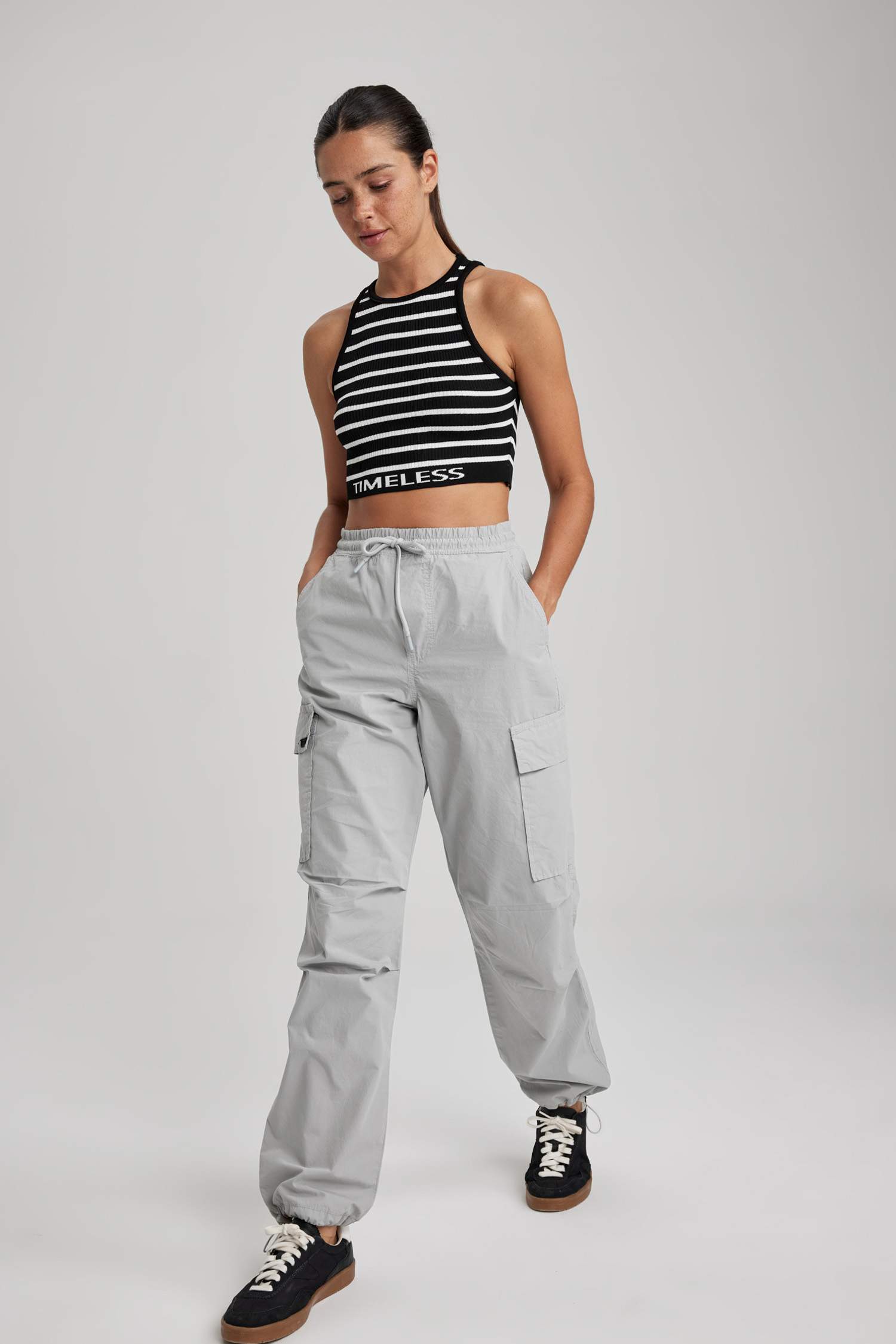 فانيلة ريبانا مخصر