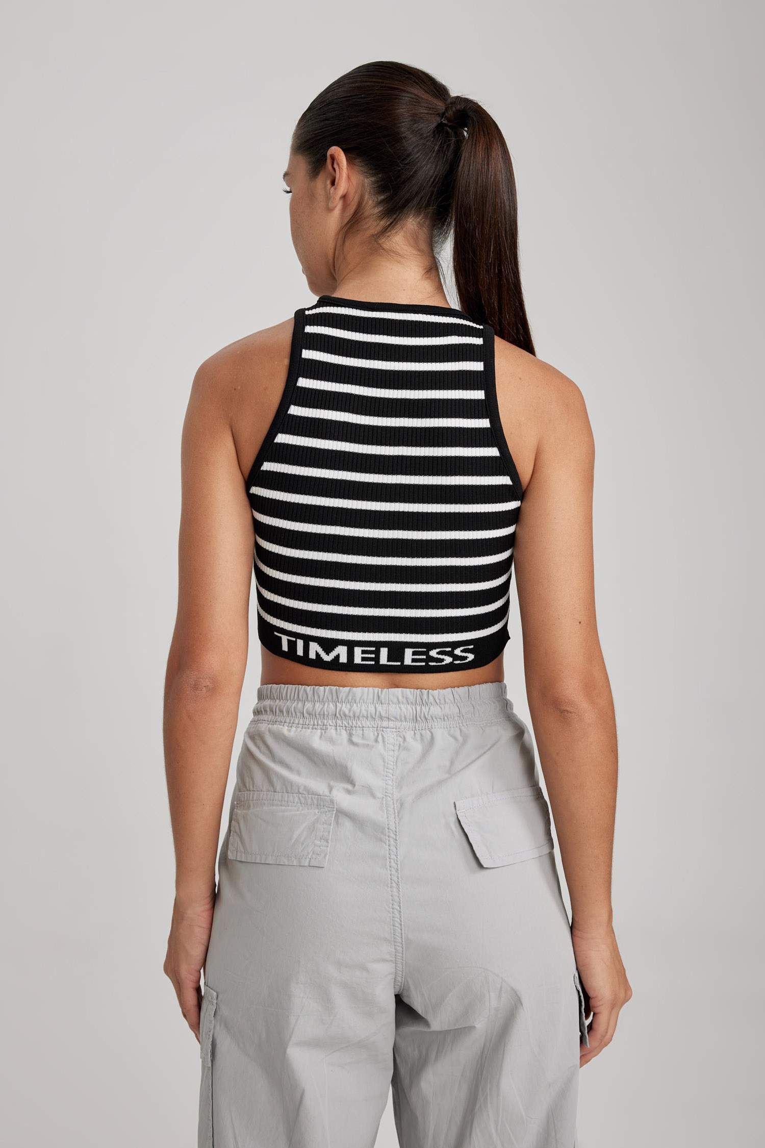 فانيلة ريبانا مخصر