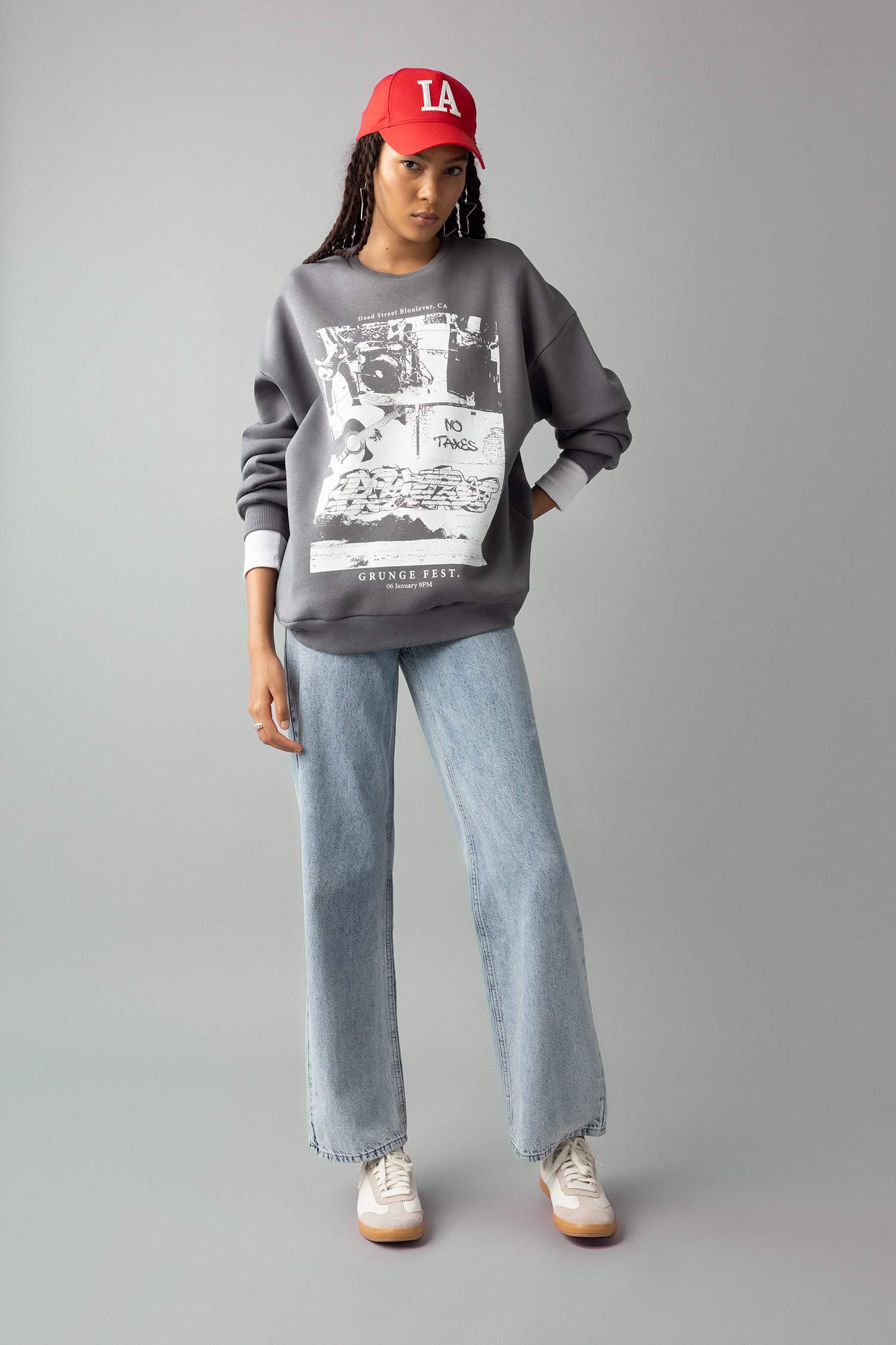 Свитшот оверсайз с круглым вырезом с принтом из плотной ткани для женщин