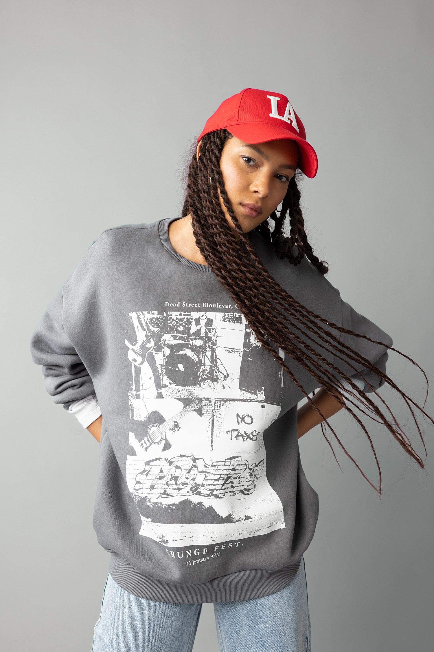 Свитшот оверсайз с круглым вырезом с принтом из плотной ткани для женщин