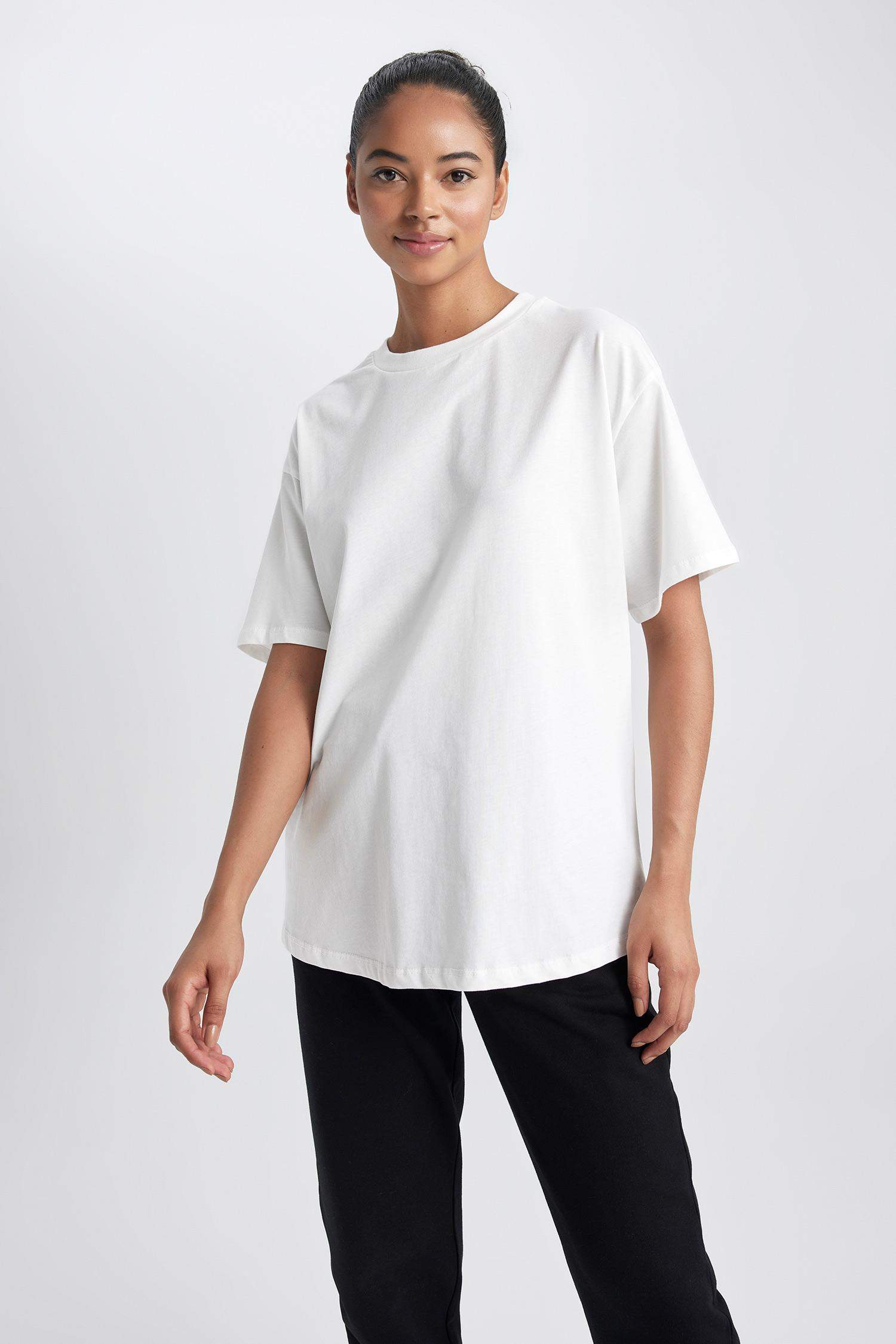 дөңгелек жаға Қысқа жеңді футболка