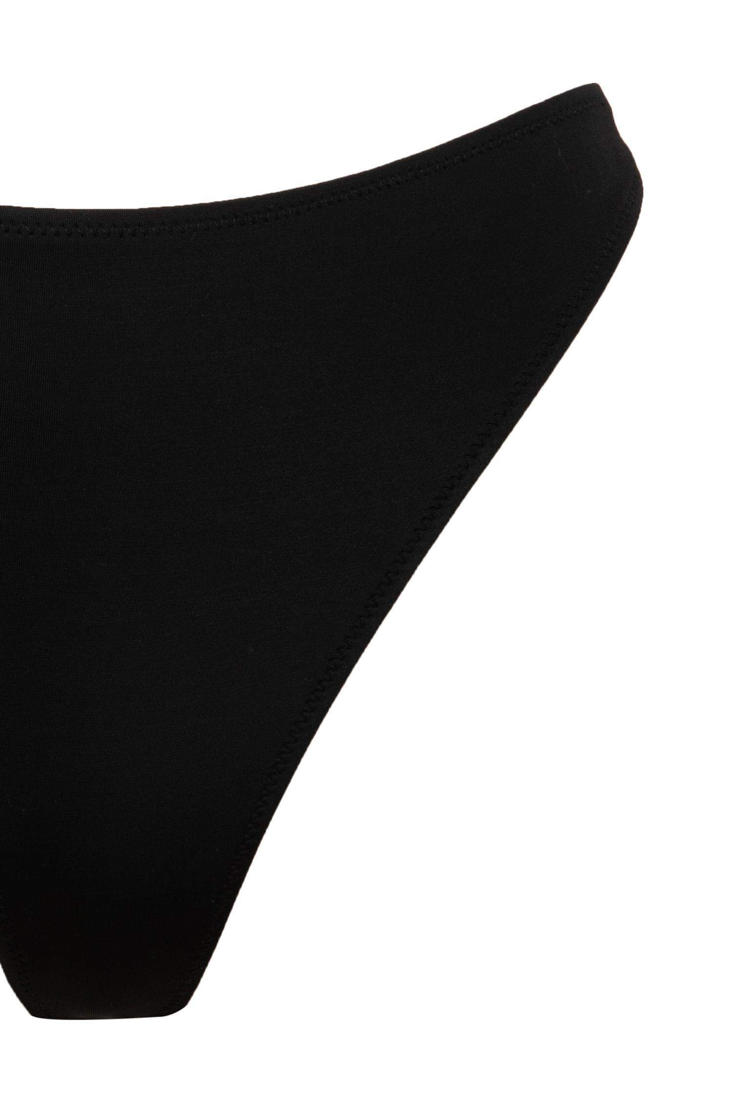 كلوت بكيني قصة عادية من Fall In Love