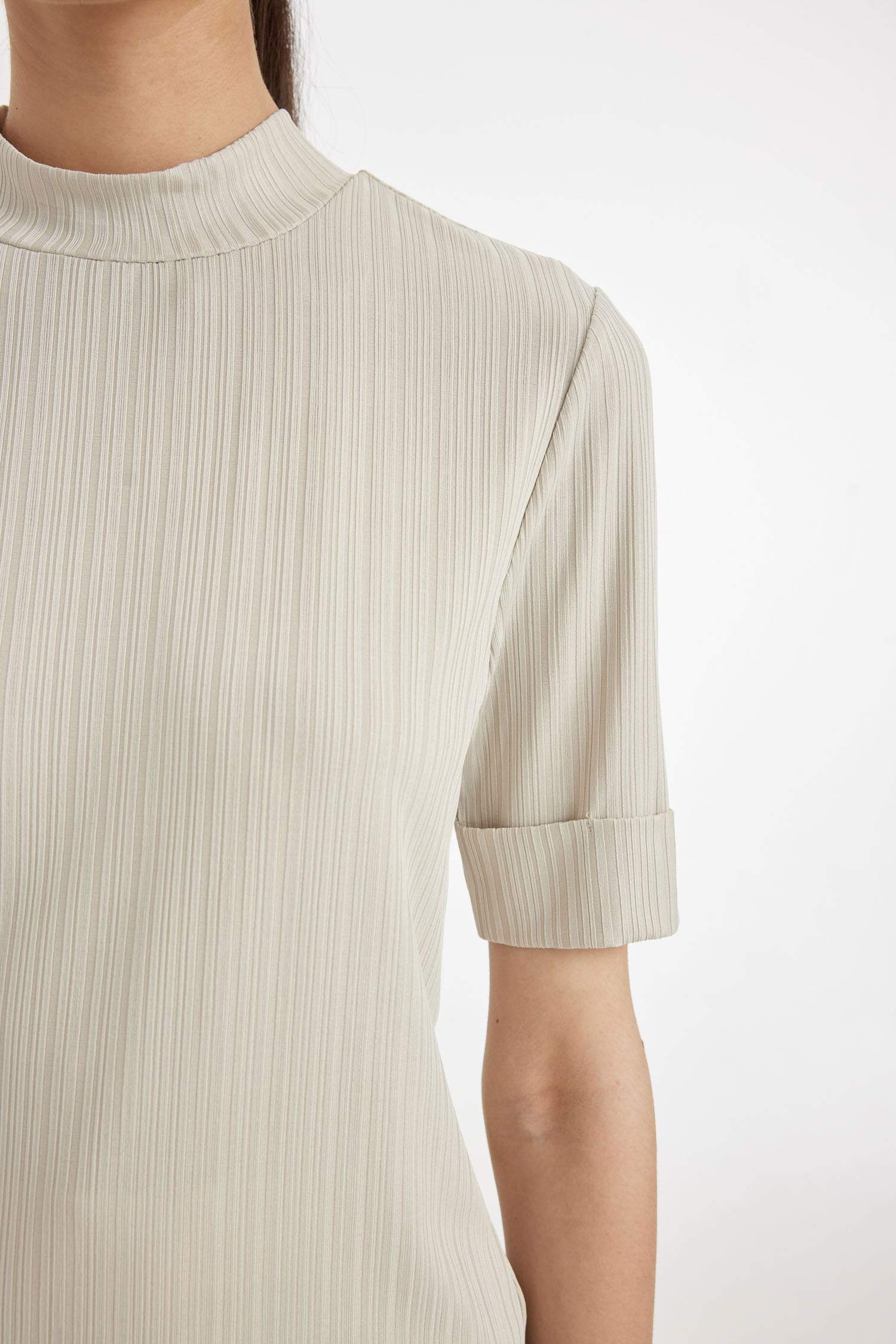 Regular Fit Yarım Balıkçı Yaka Fitilli Kaşkorse Kısa Kollu Tişört