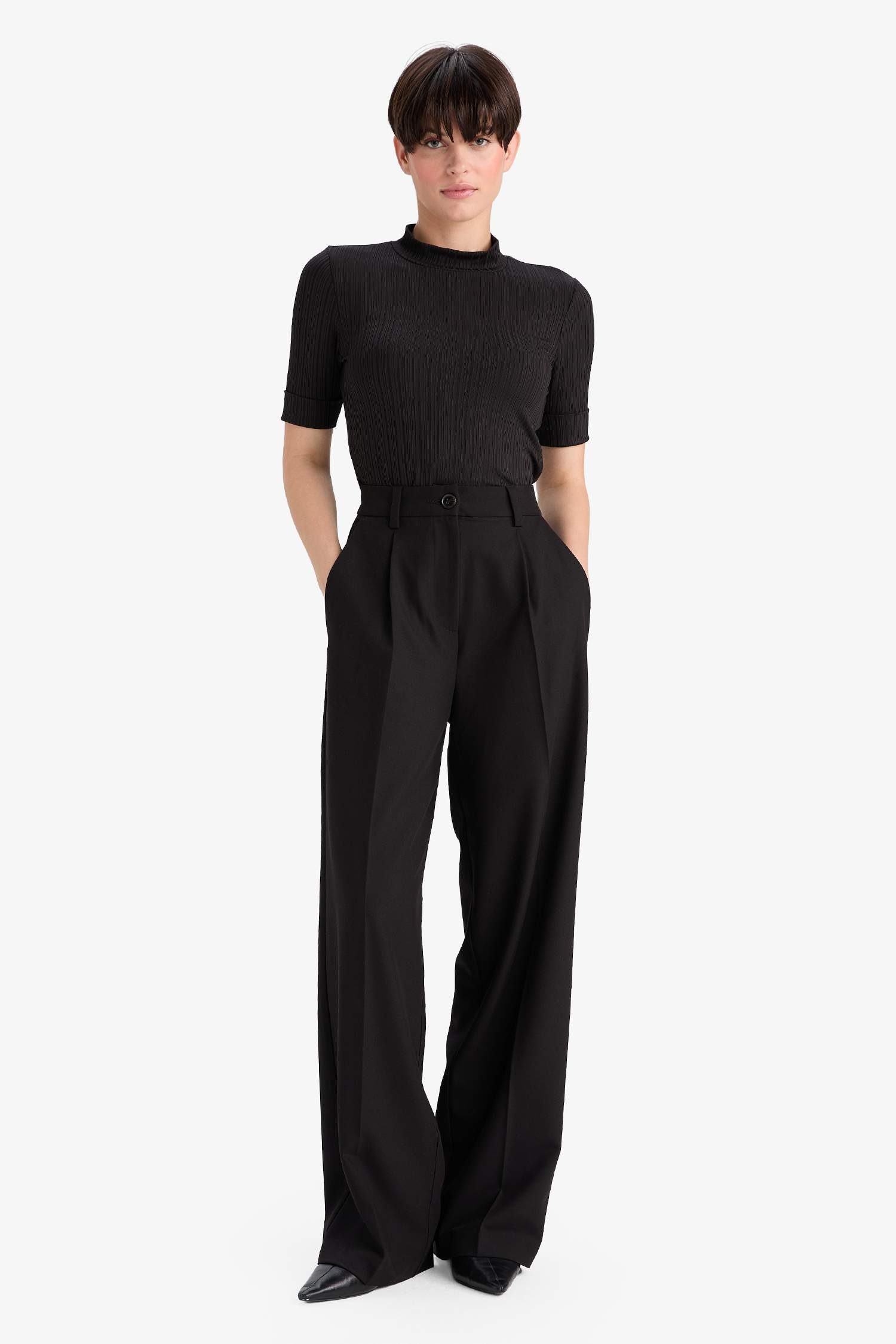 T-shirt côtelé basique à col montant et manches courtes Coupe régulière