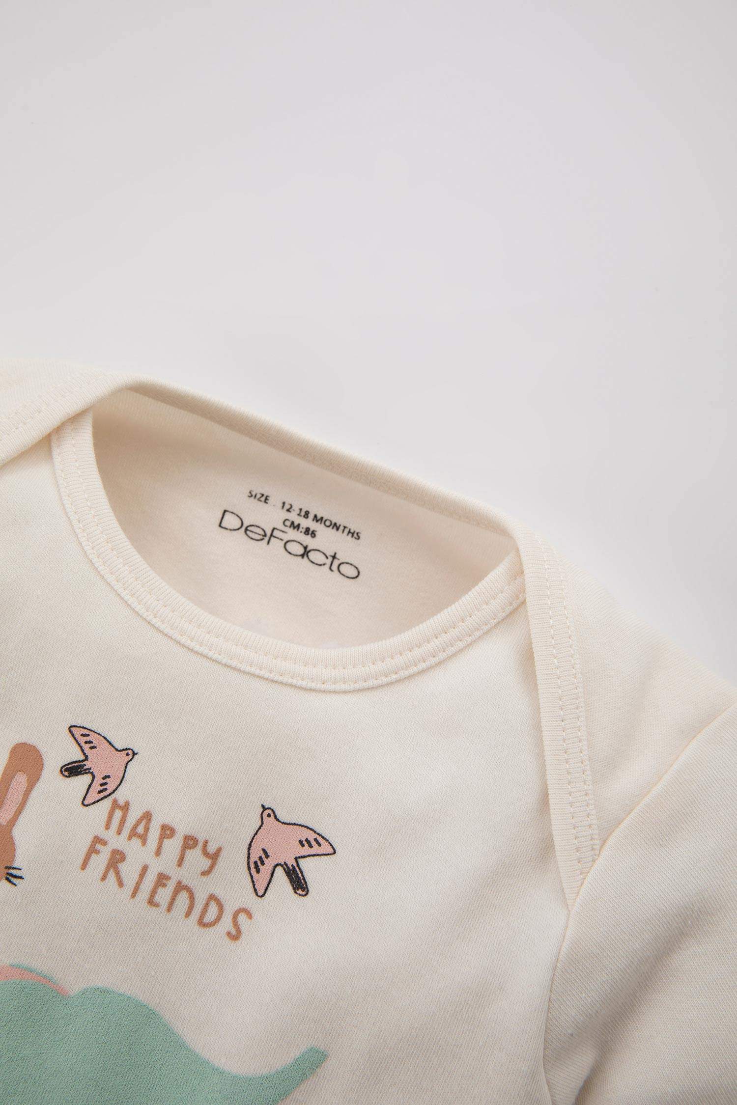 طقم بناتي جمبسوت مطبوع وتيشيرت كم طويل - قطعتين