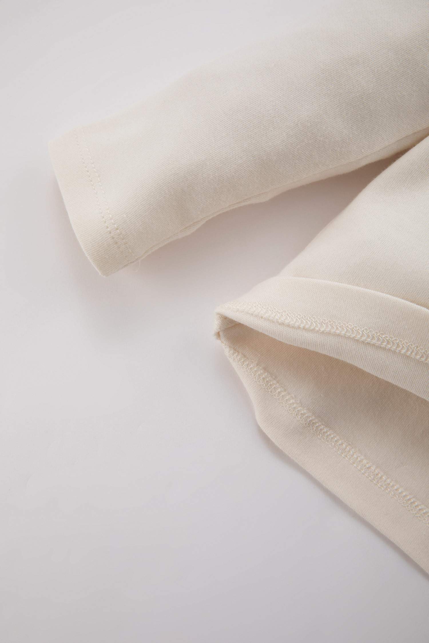 طقم بناتي جمبسوت مطبوع وتيشيرت كم طويل - قطعتين