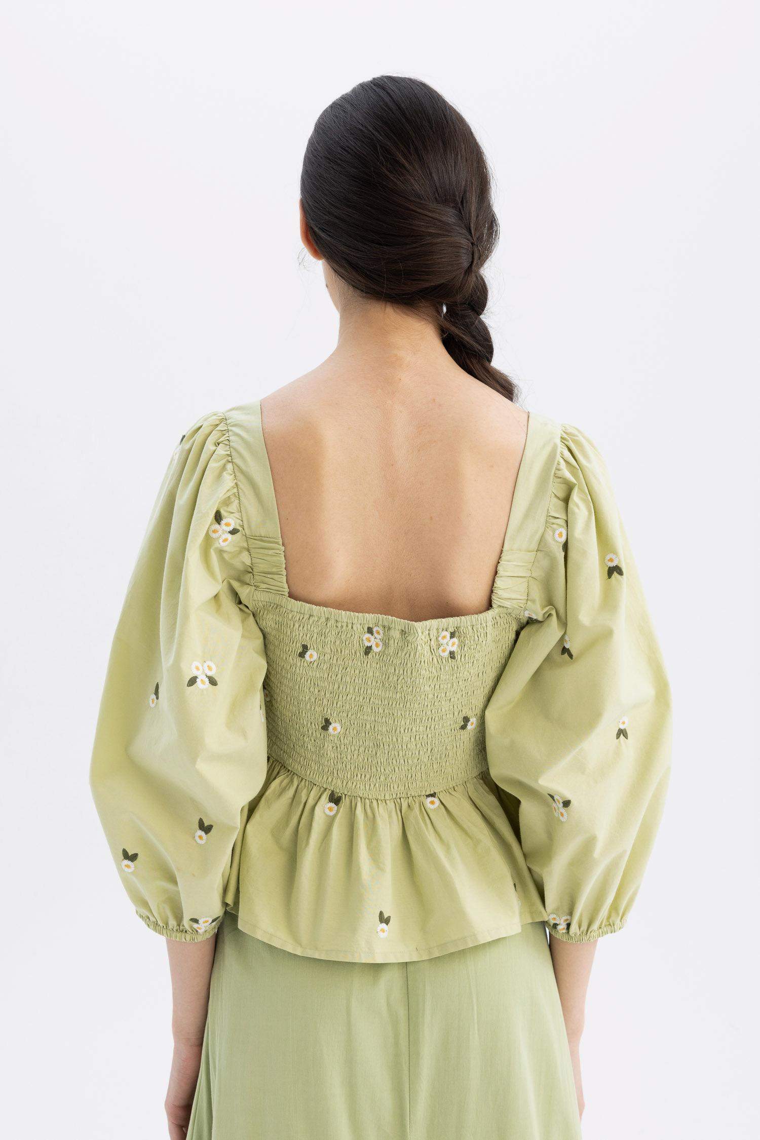 Lug Von Siga x DeFacto Fitted Kare Yaka Desenli Brode Yarım Kollu Bluz