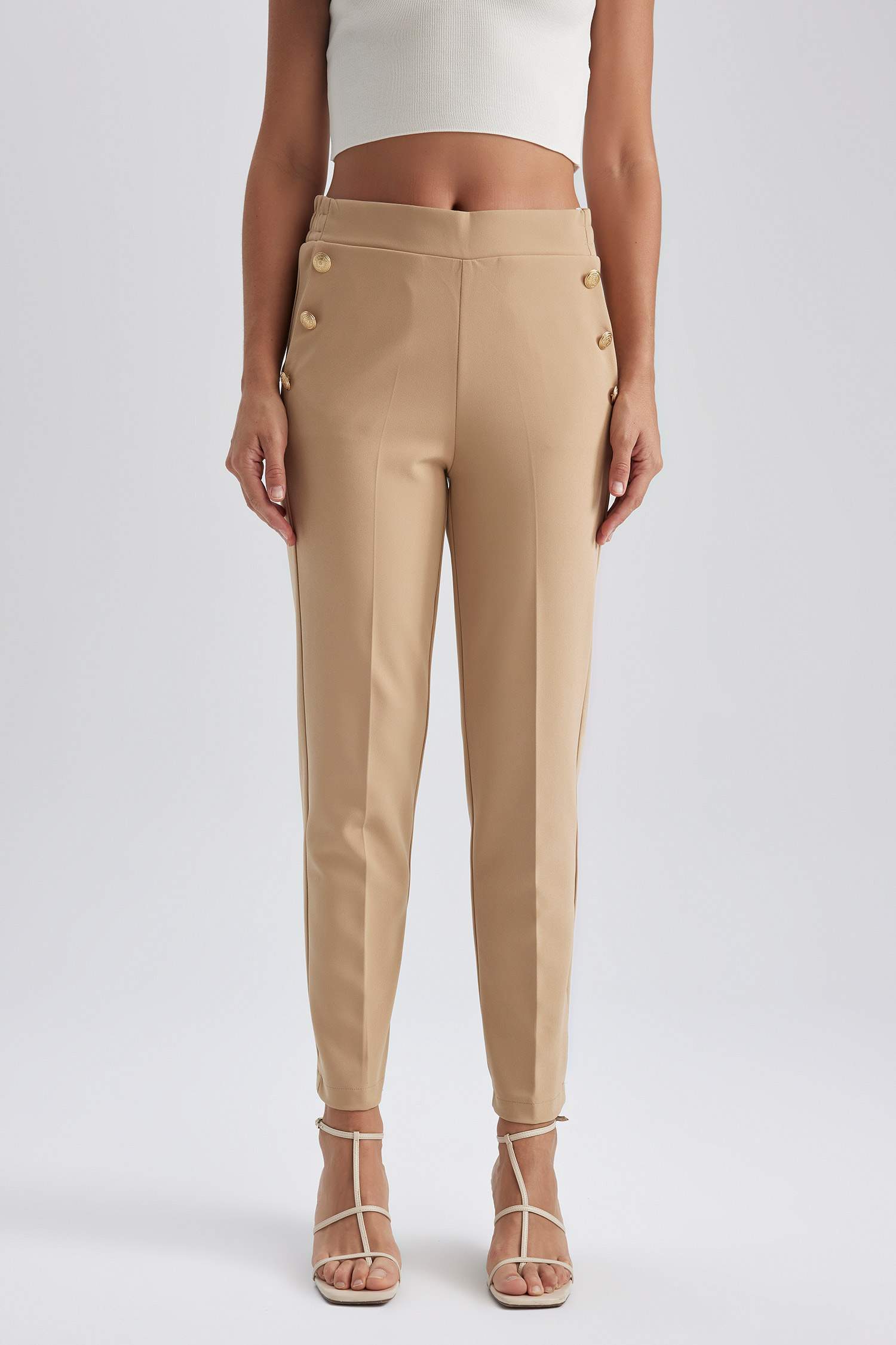 Брюки Carrot Fit базовые с высокой талией