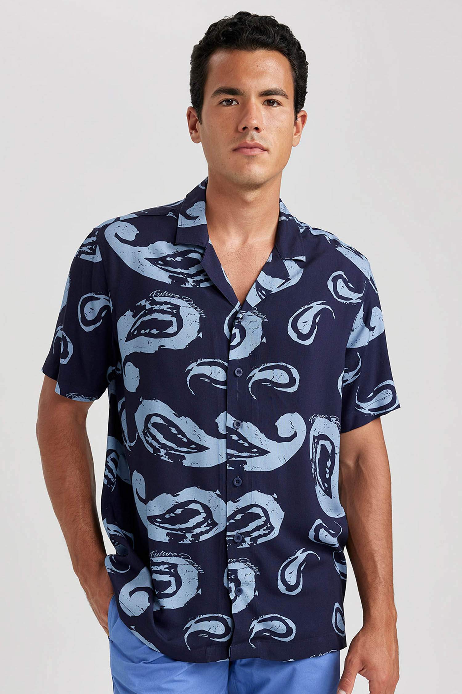 قميص فيسكوز مطبوع بقصة مريحة