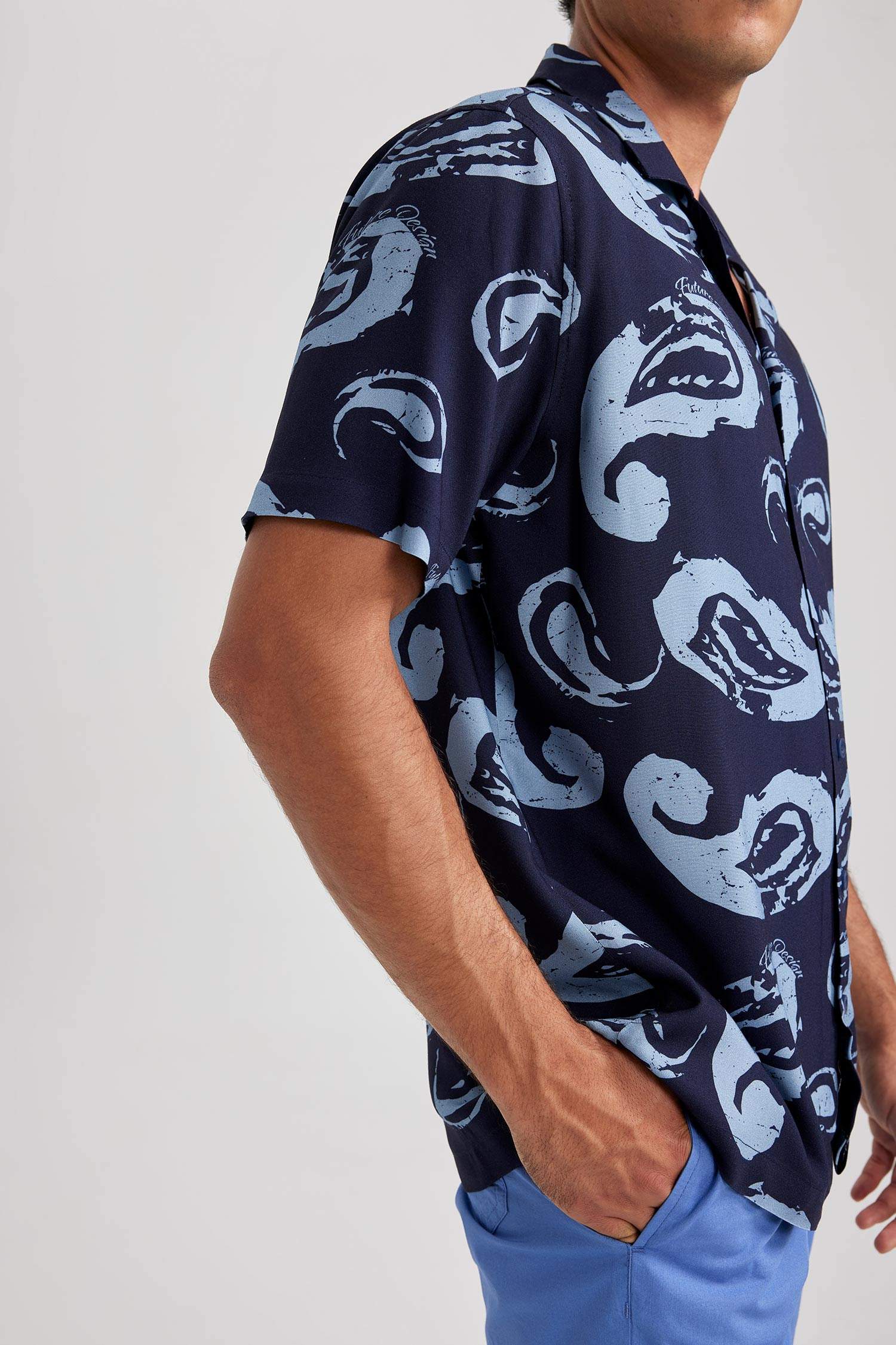 قميص فيسكوز مطبوع بقصة مريحة