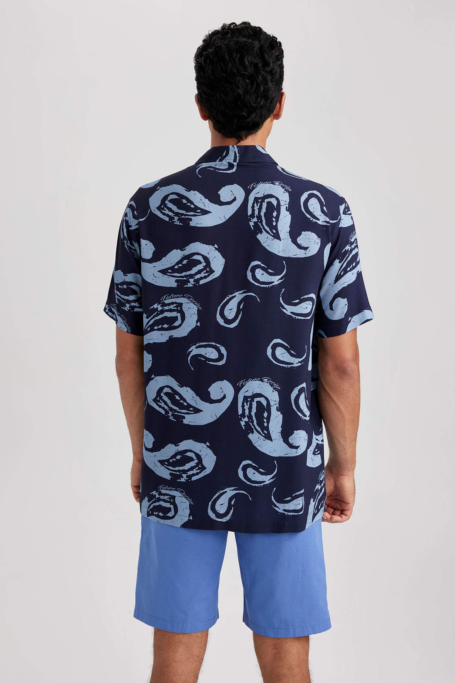 قميص فيسكوز مطبوع بقصة مريحة