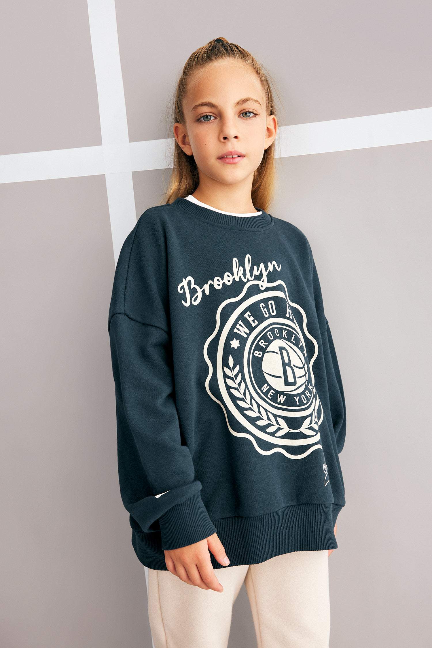 Girl NBA Brooklyn Nets Oversize Fit Crew Neck Sweatshirt