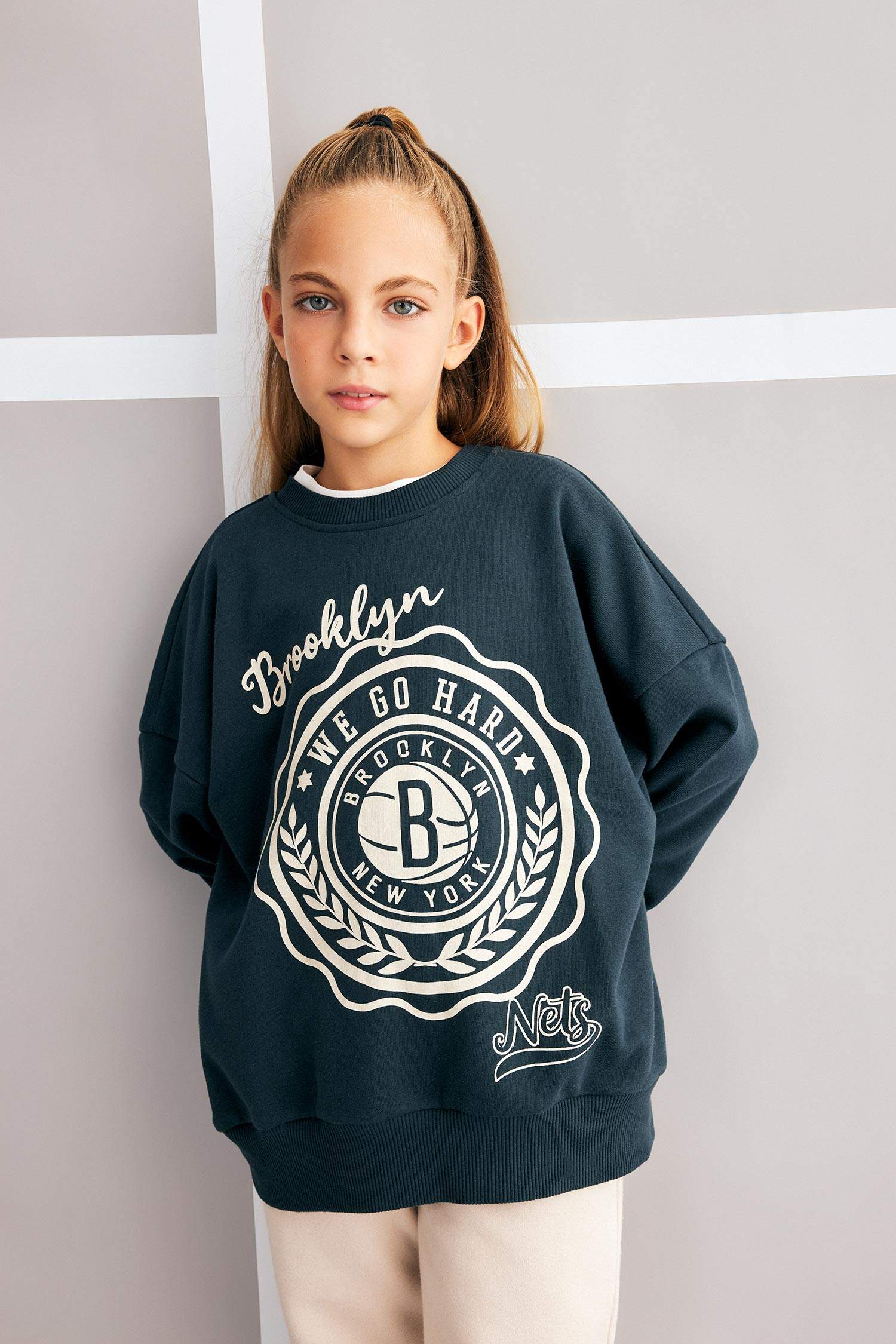 Girl NBA Brooklyn Nets Oversize Fit Crew Neck Sweatshirt