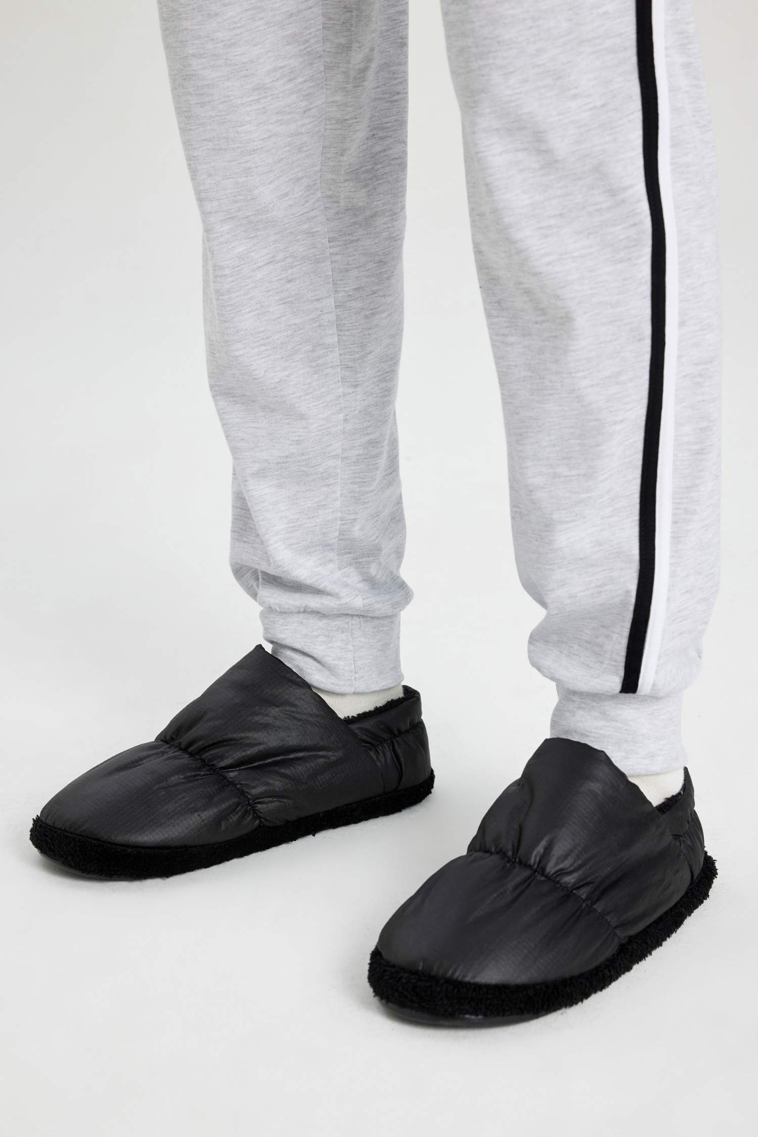 Man Flat Sole Slipper