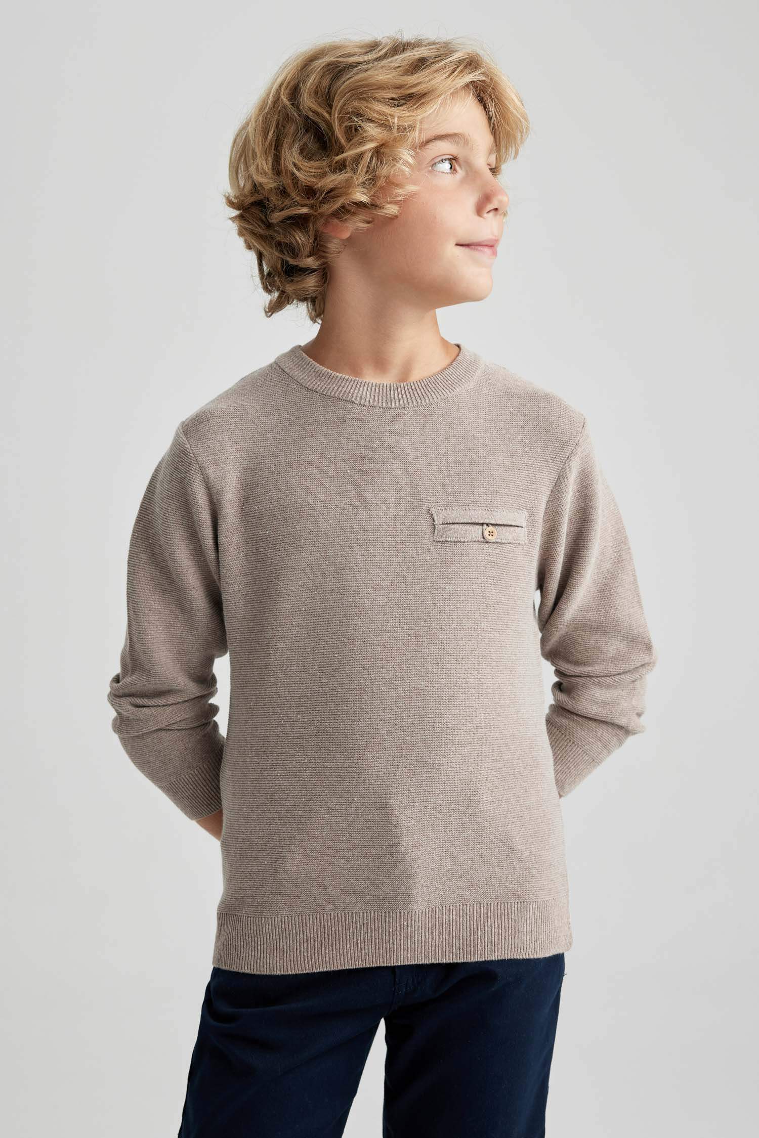 بلوفر تريكو اولادي قصة عادية برقبة مستديرة